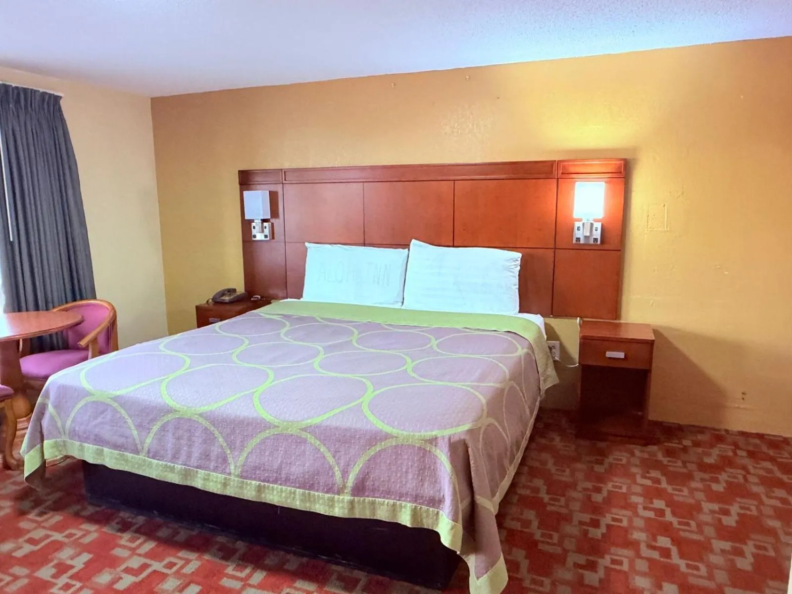 King Bed Economy Smoking in Aloha Inn McAllen Airport near Medical center Tx