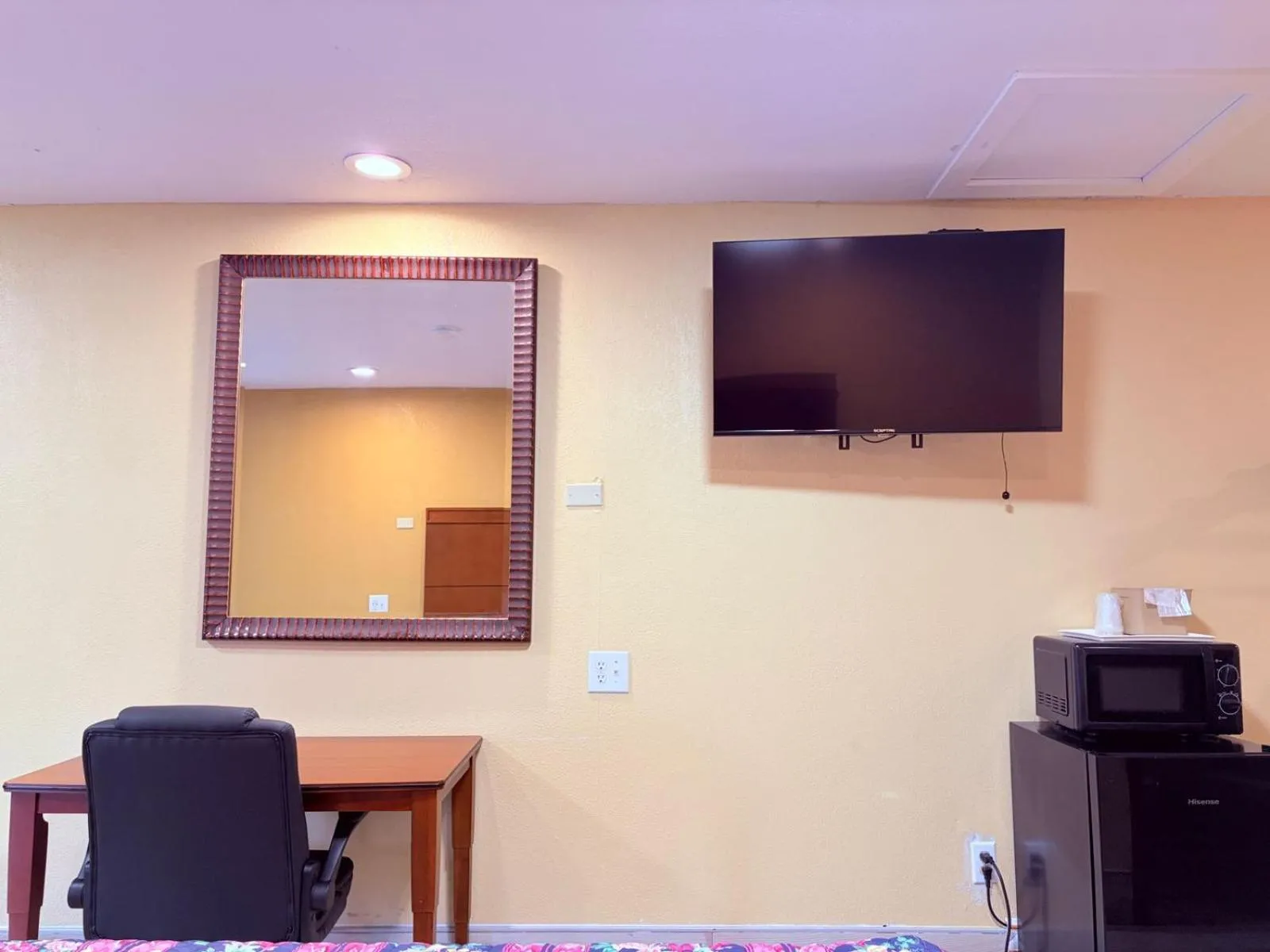 King Bed Economy Smoking in Aloha Inn McAllen Airport near Medical center Tx