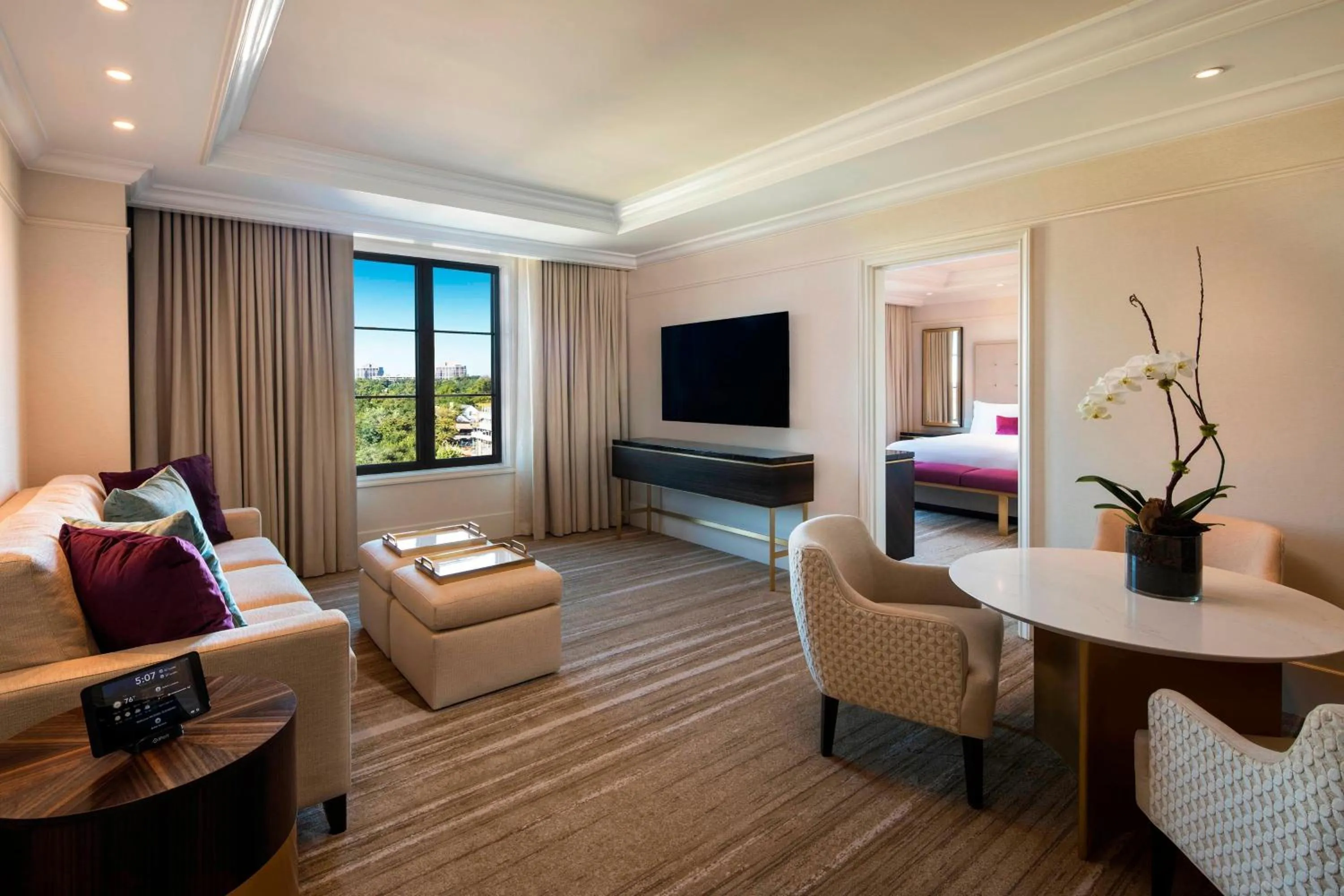 Living room, Bed in The St. Regis Atlanta