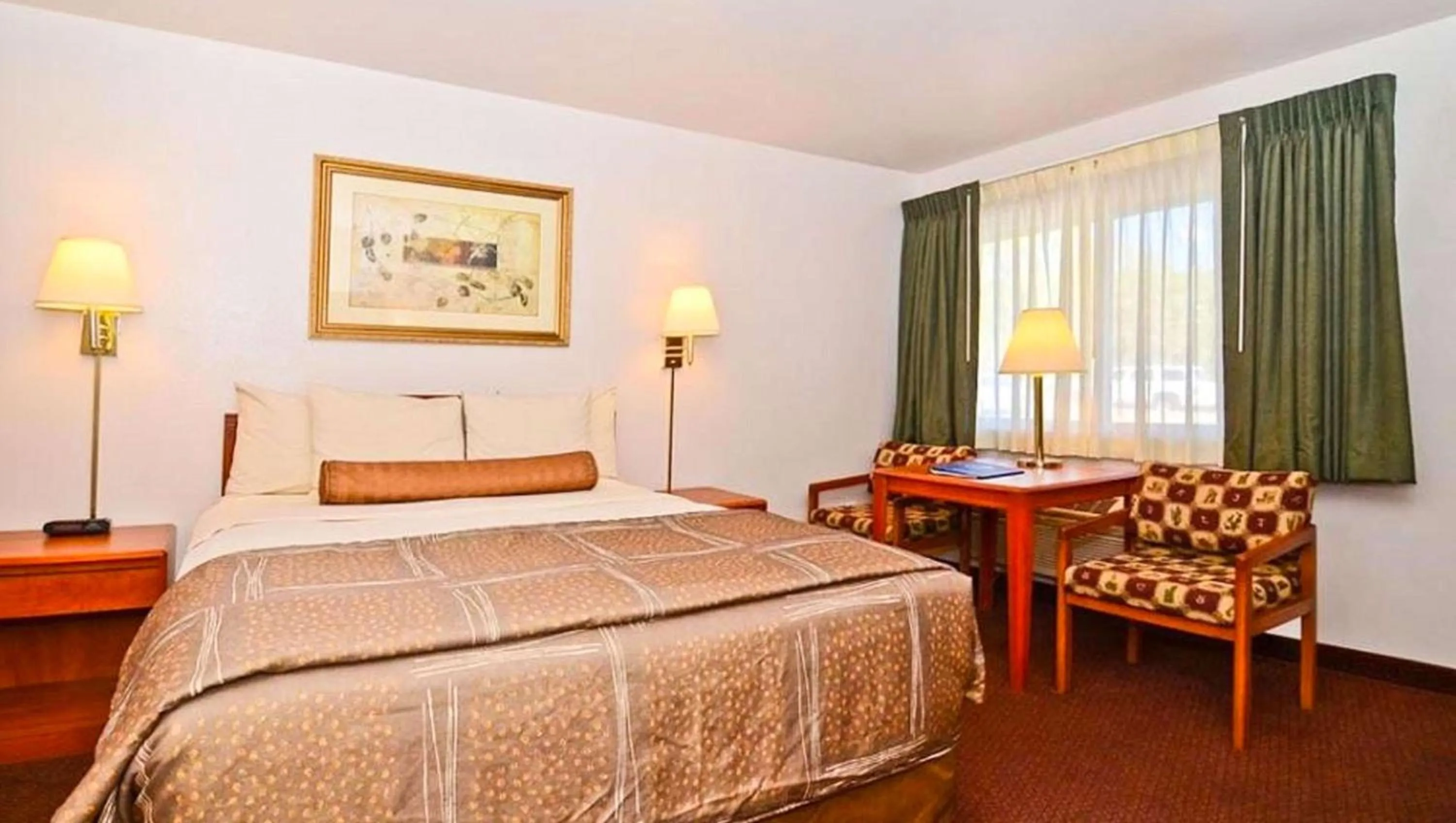 Photo of the whole room, Bed in Magnuson Hotel Manitou Springs