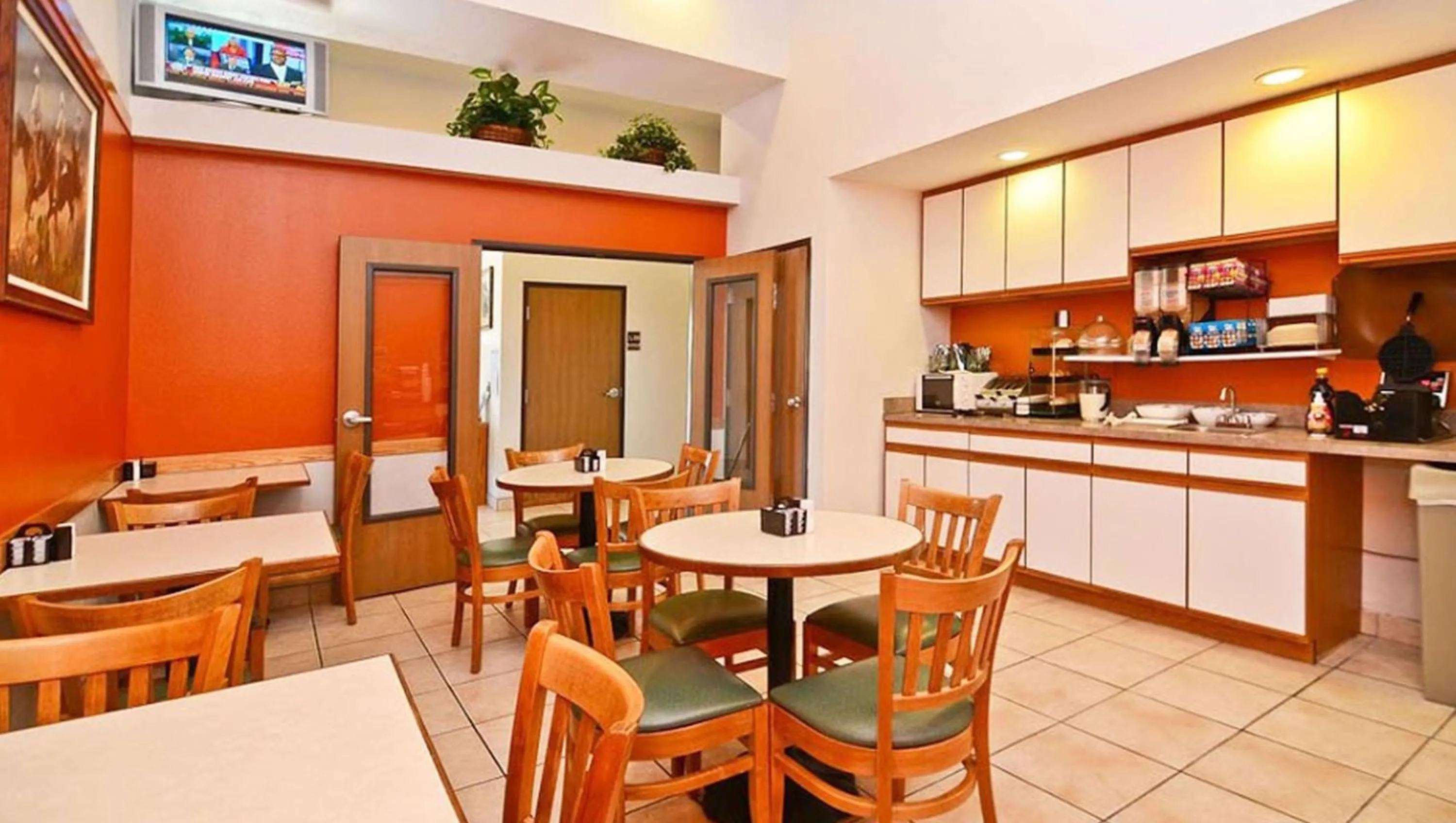 Breakfast in Magnuson Hotel Manitou Springs