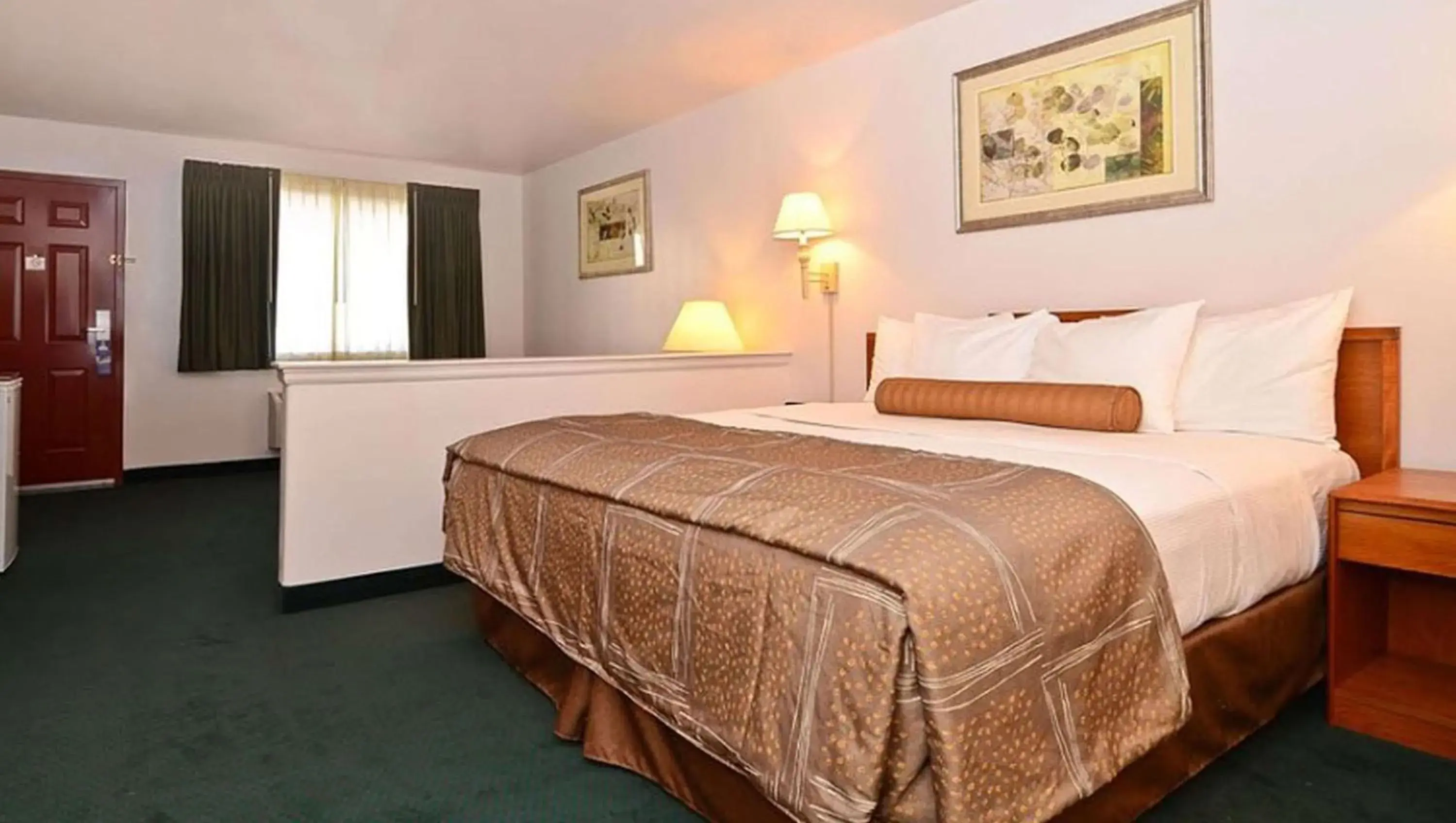 Photo of the whole room, Bed in Magnuson Hotel Manitou Springs Photo of the whole room, Bed in Magnuson Hotel Manitou Springs