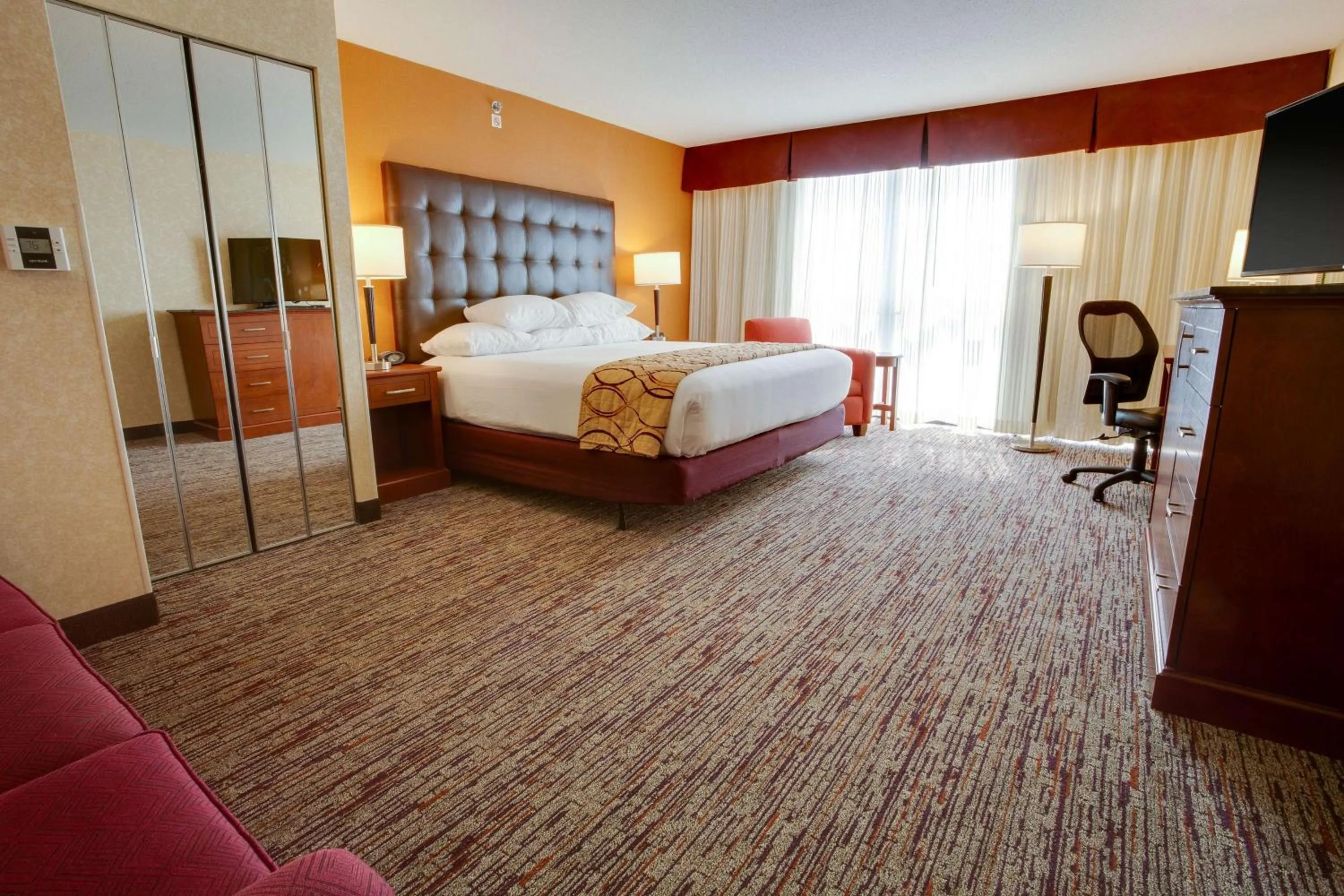 Photo of the whole room, Bed in Drury Inn & Suites Terre Haute