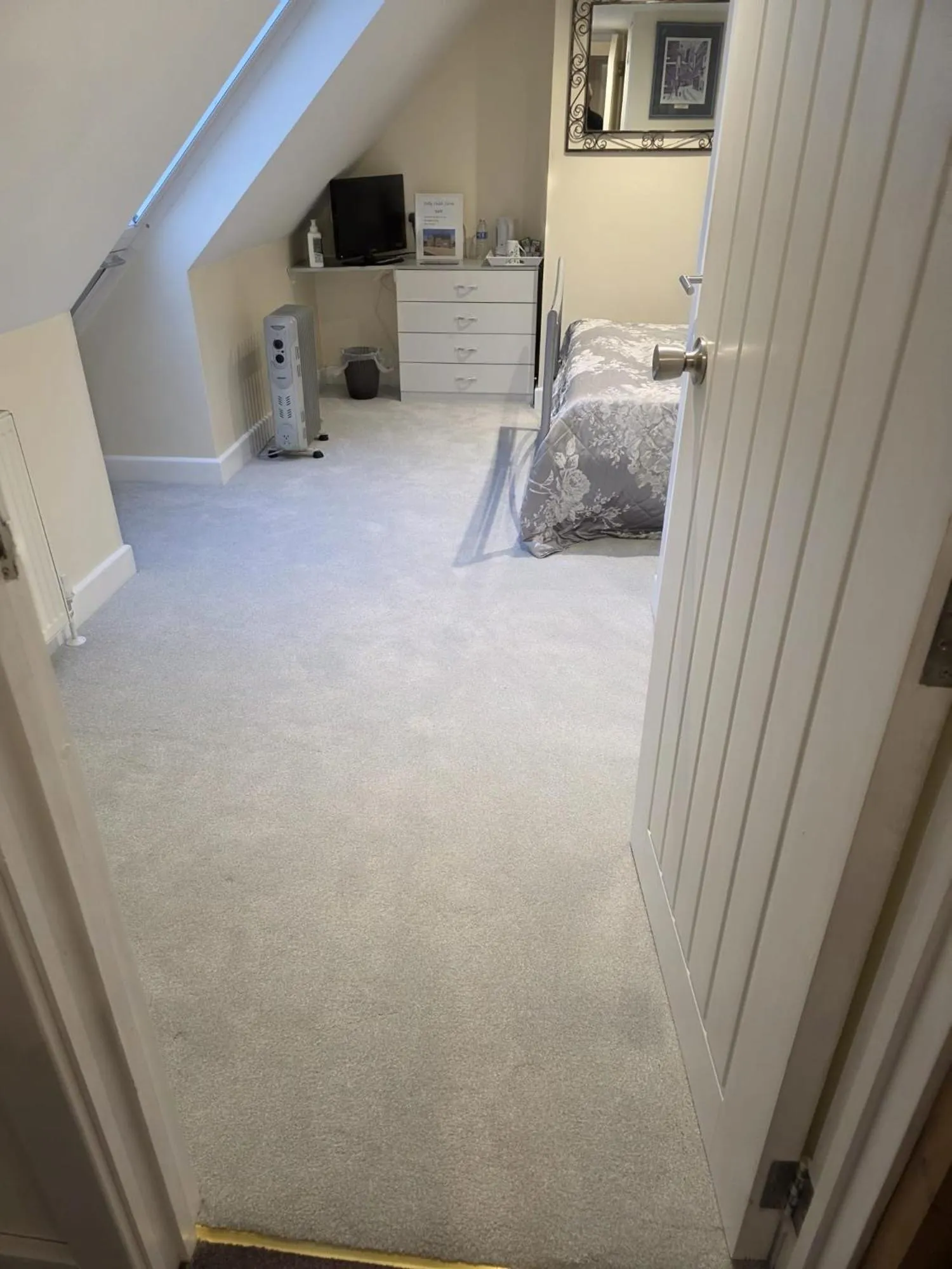 Photo of the whole room, Bed in Folly Fields Farm B&B