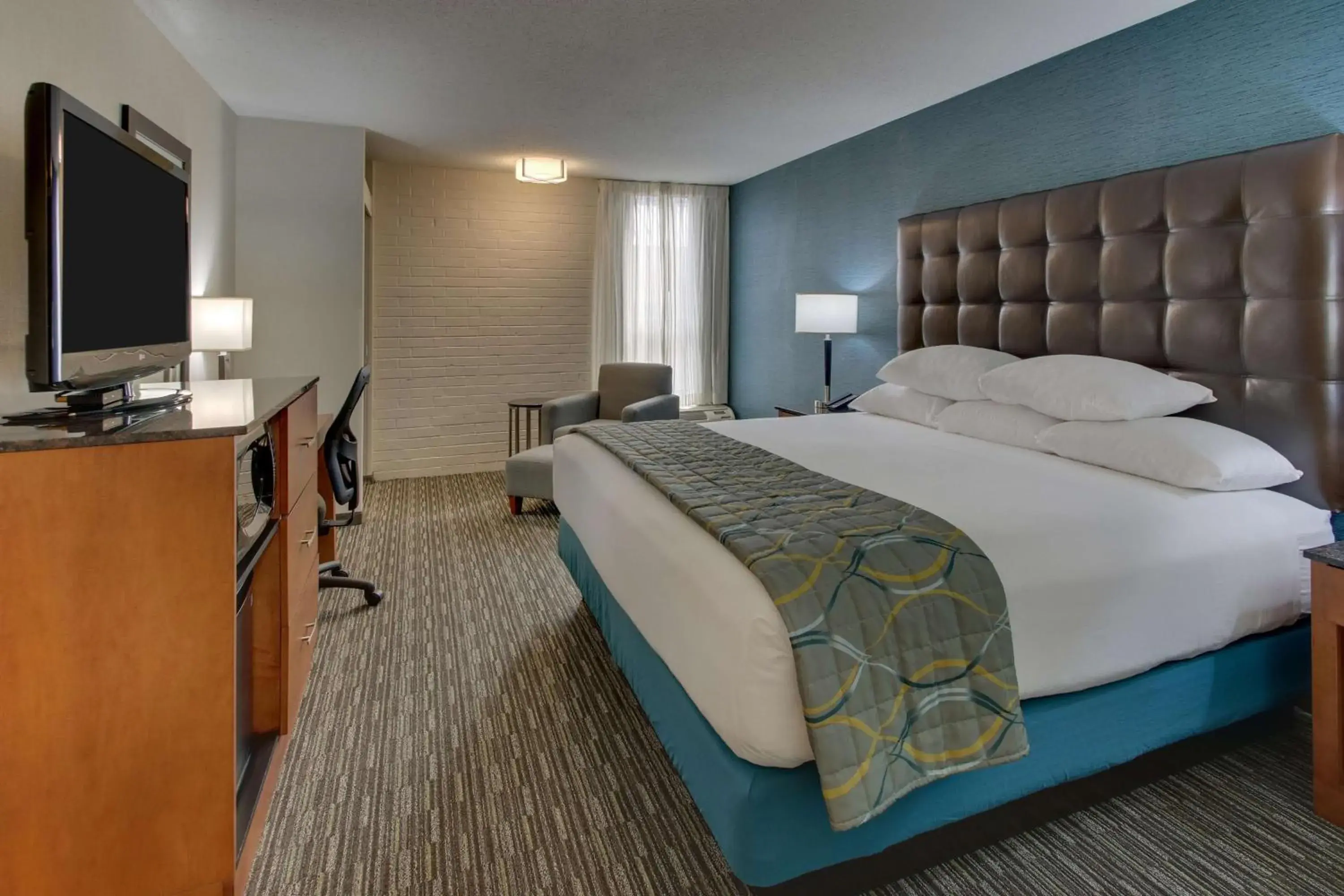 Photo of the whole room, Bed in Pear Tree Inn St. Louis Airport Photo of the whole room, Bed in Pear Tree Inn St. Louis Airport