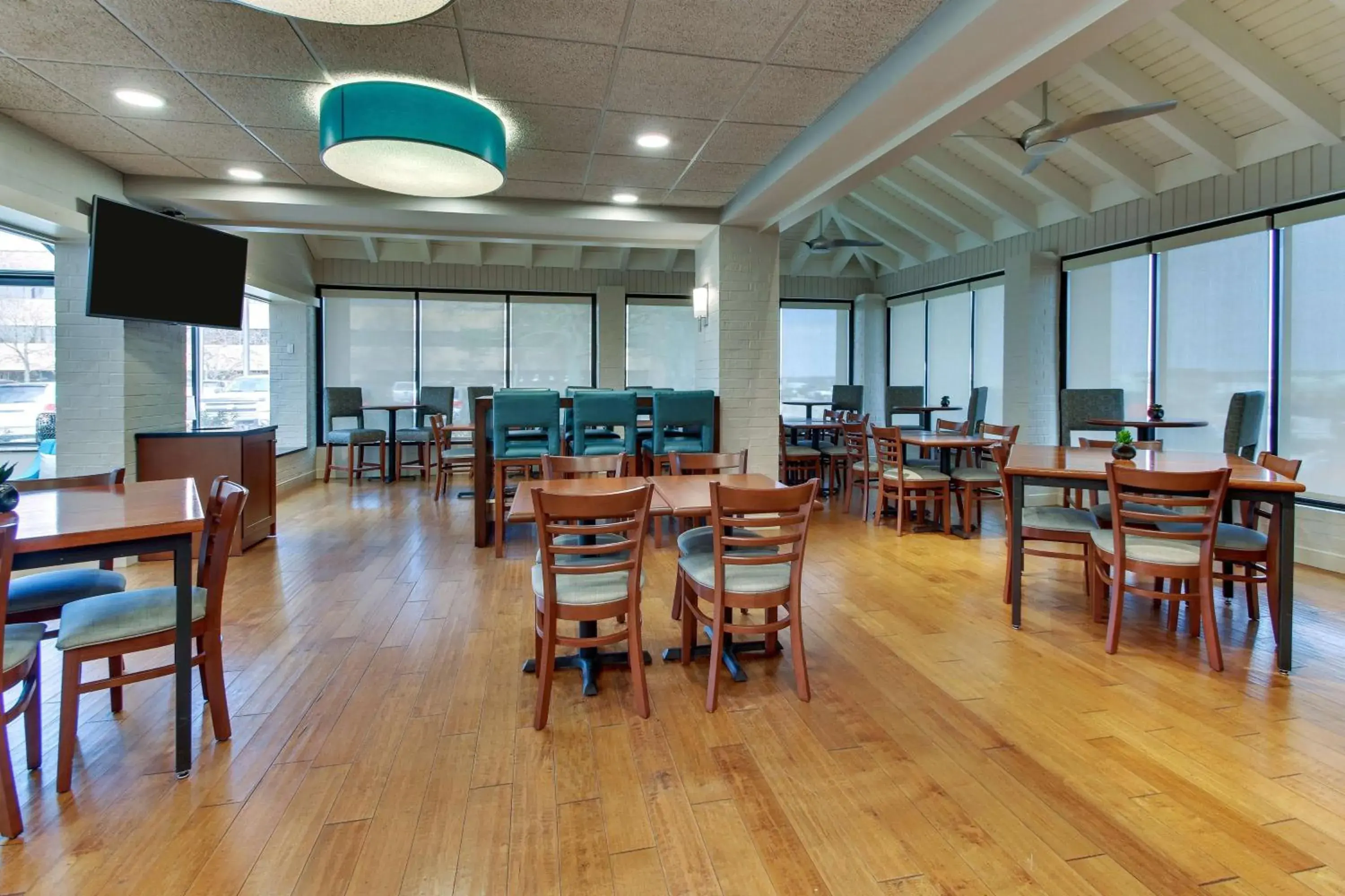 Restaurant/places to eat in Pear Tree Inn St. Louis Airport Restaurant/places to eat in Pear Tree Inn St. Louis Airport