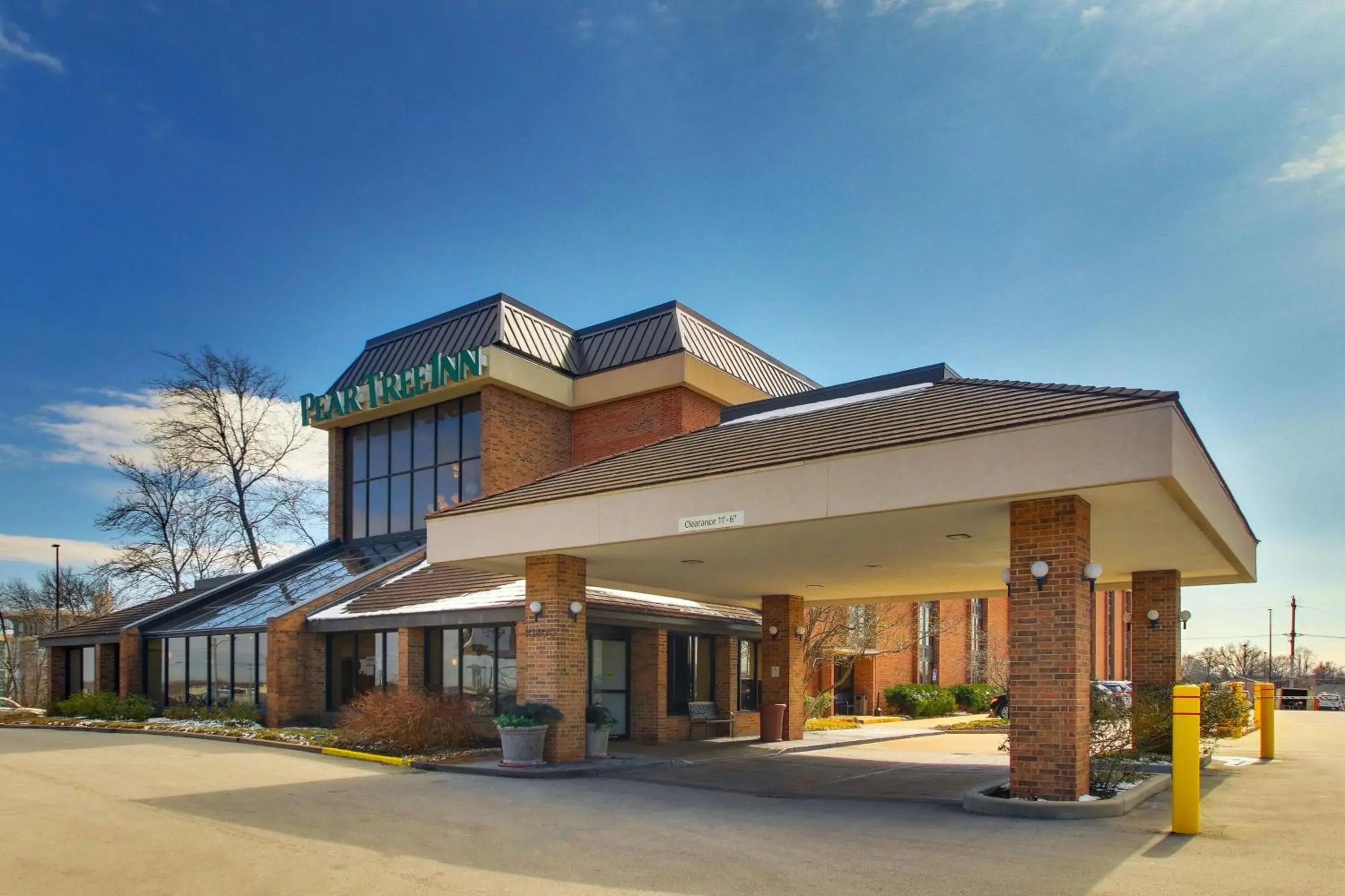 Property building in Pear Tree Inn St. Louis Airport Property building in Pear Tree Inn St. Louis Airport