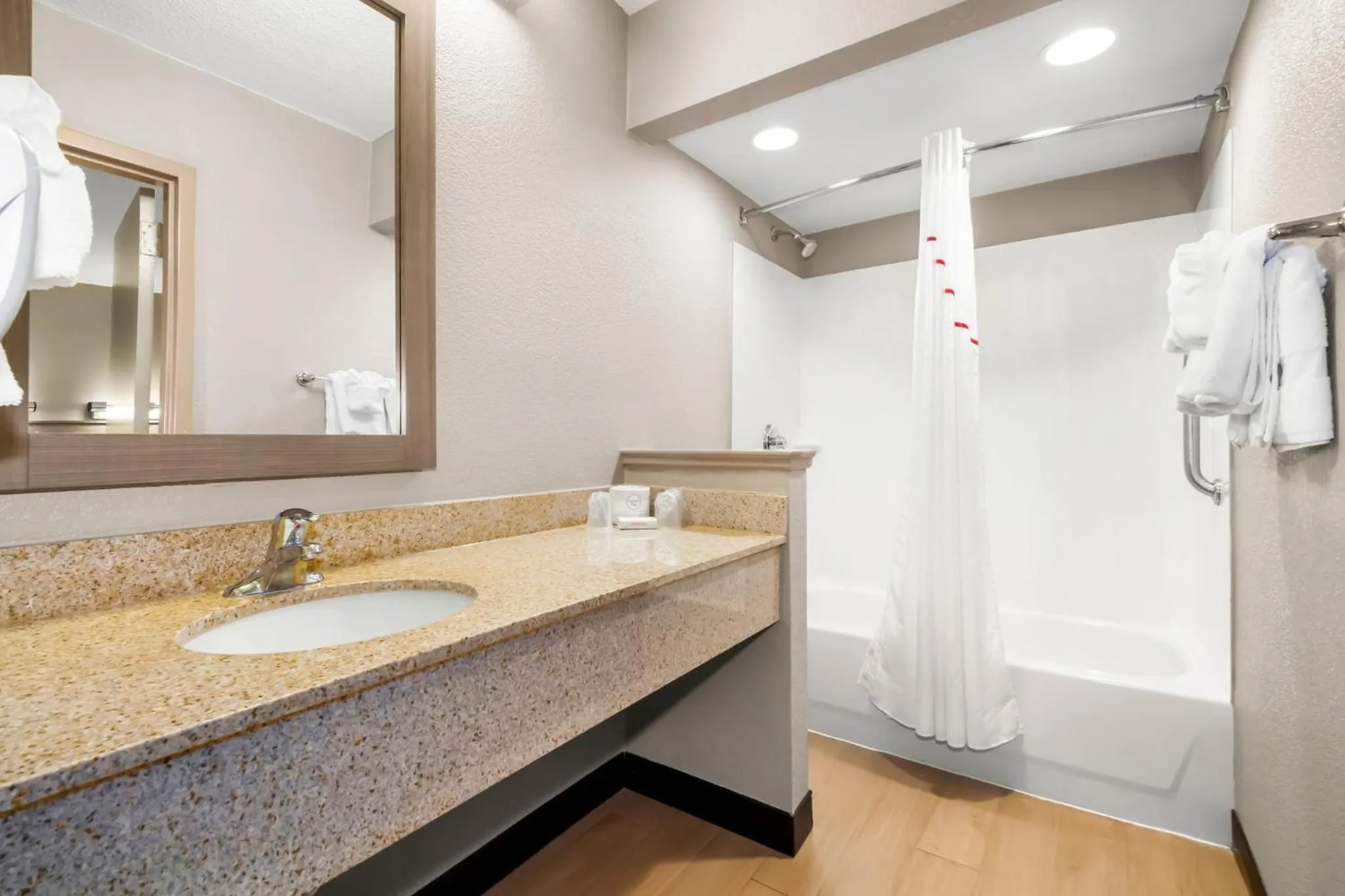 Bathroom in Red Roof Inn Myrtle Beach Hotel - Market Commons