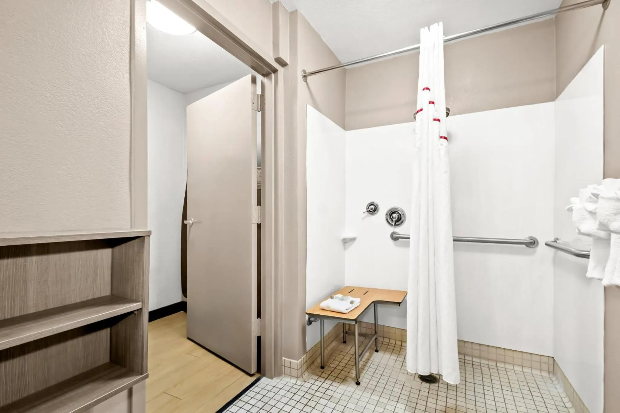 Bathroom in Red Roof Inn Myrtle Beach Hotel - Market Commons