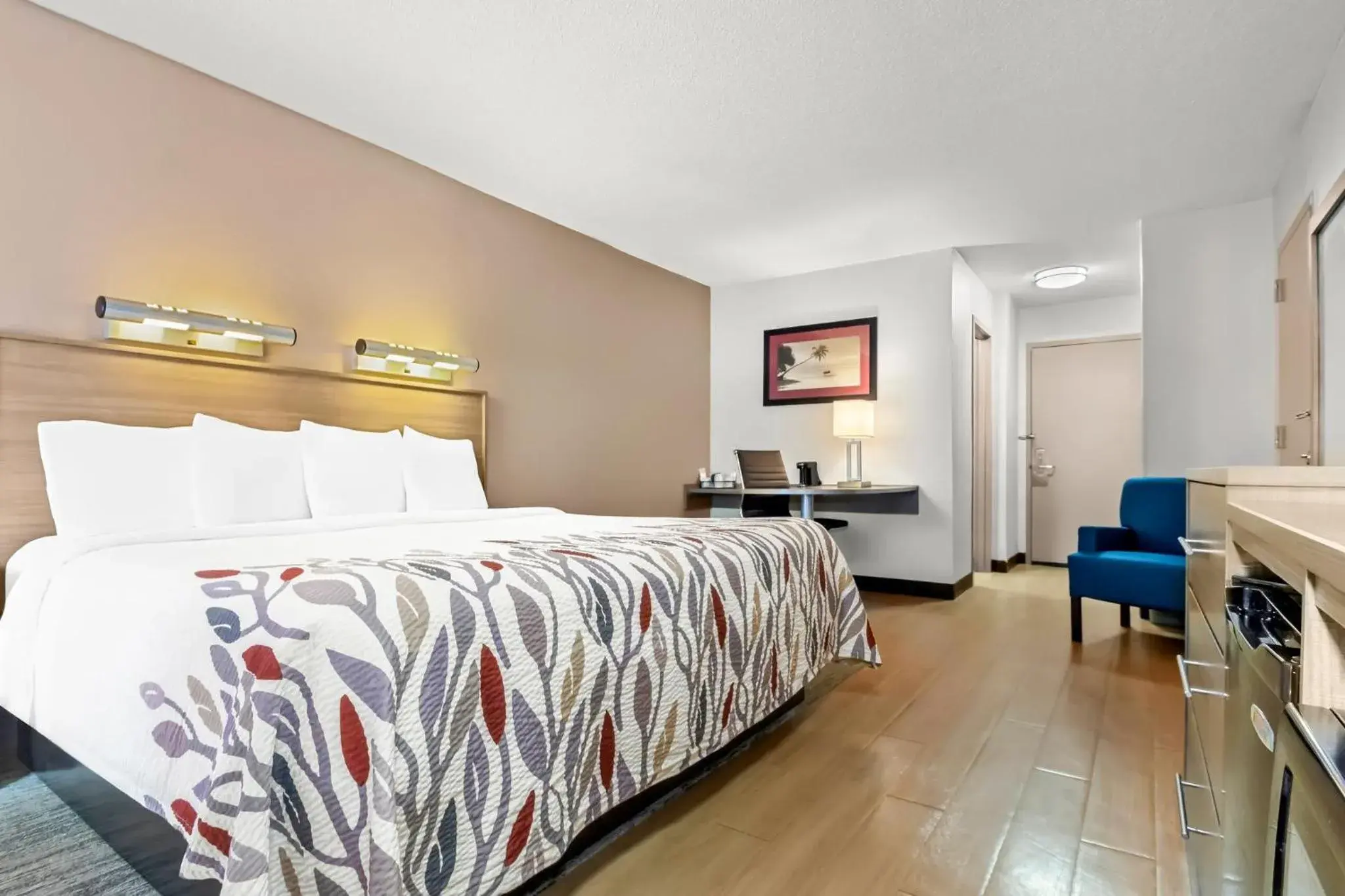 Photo of the whole room, Bed in Red Roof Inn Myrtle Beach Hotel - Market Commons Photo of the whole room, Bed in Red Roof Inn Myrtle Beach Hotel - Market Commons