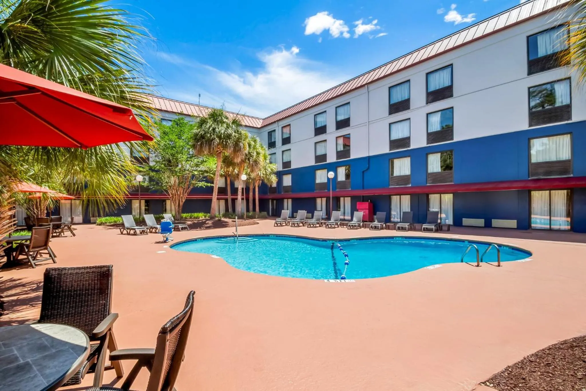 Swimming pool in Red Roof Inn Myrtle Beach Hotel - Market Commons