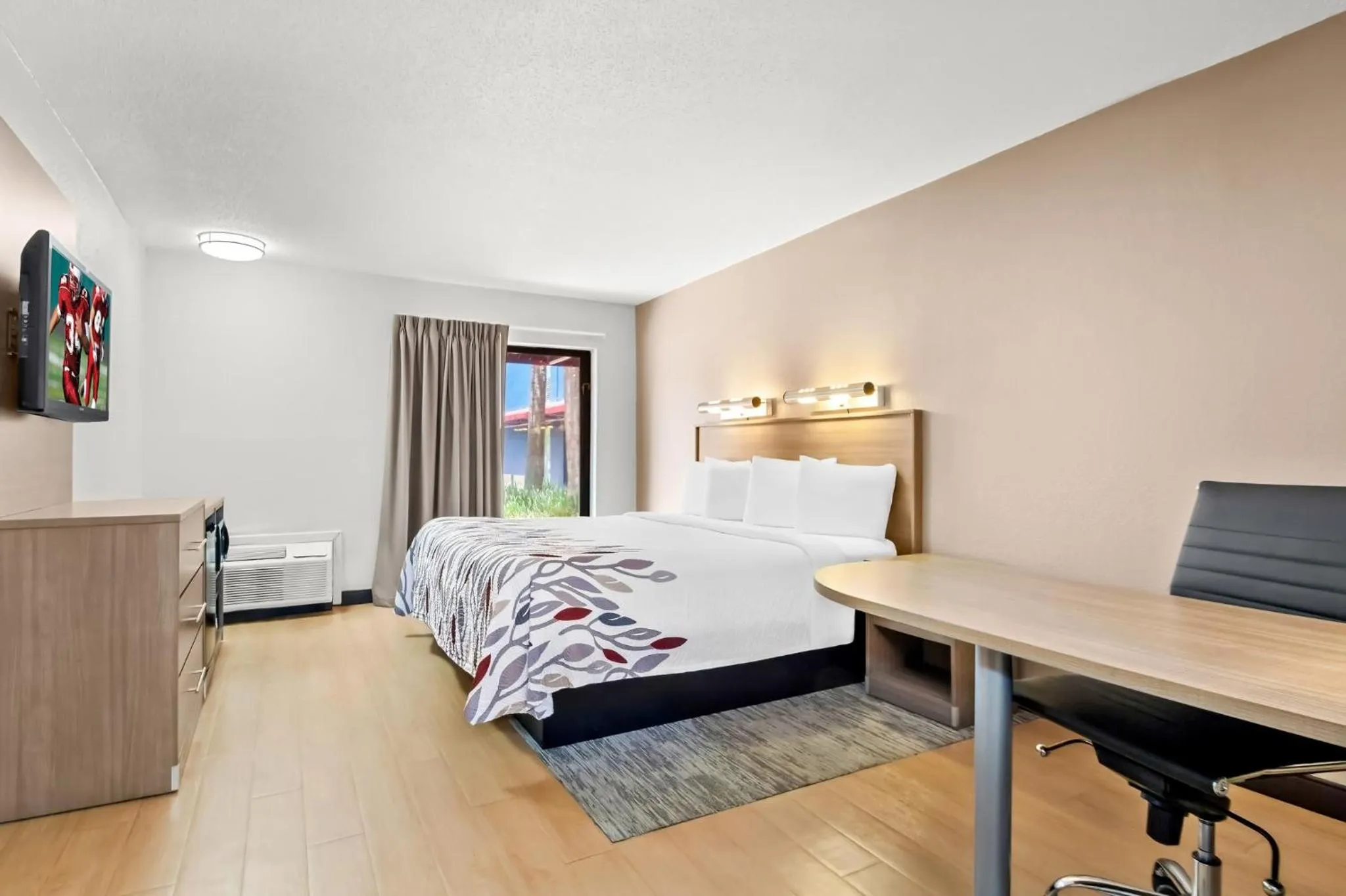 Photo of the whole room, Bed in Red Roof Inn Myrtle Beach Hotel - Market Commons