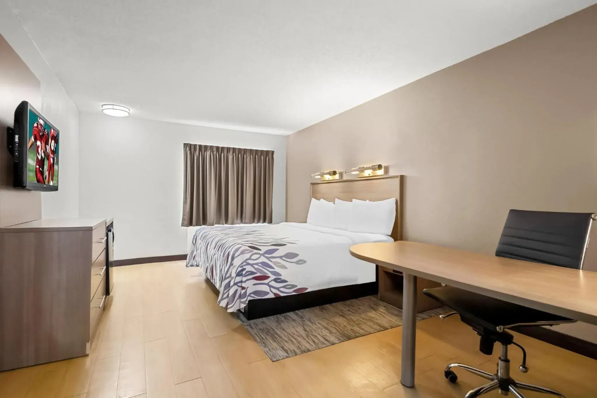 Photo of the whole room, Bed in Red Roof Inn Myrtle Beach Hotel - Market Commons Photo of the whole room, Bed in Red Roof Inn Myrtle Beach Hotel - Market Commons