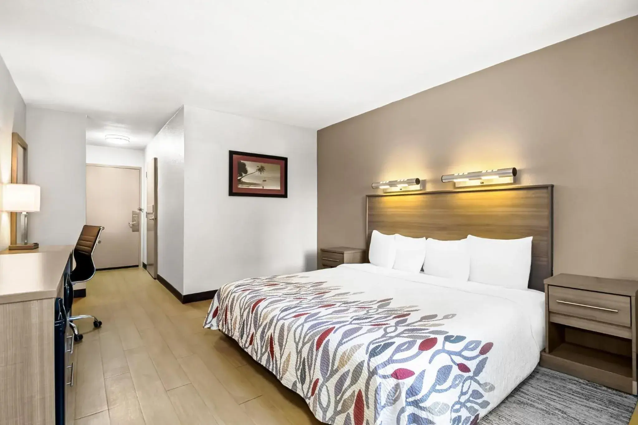 Deluxe King Room Disability Access Non-Smoking in Red Roof Inn Myrtle Beach Hotel - Market Commons Deluxe King Room Disability Access Non-Smoking in Red Roof Inn Myrtle Beach Hotel - Market Commons