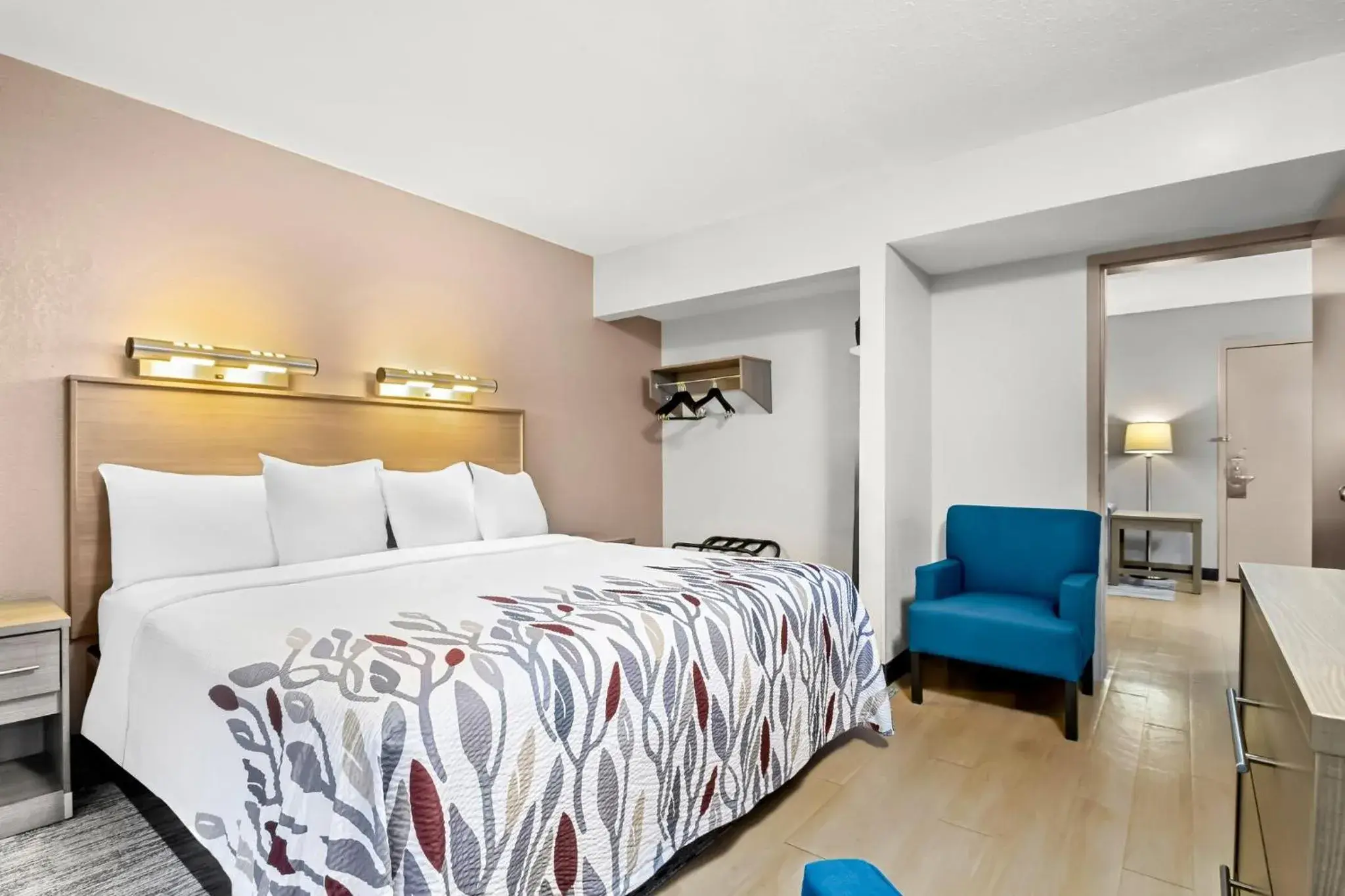 Suite King Room Non-Smoking in Red Roof Inn Myrtle Beach Hotel - Market Commons Suite King Room Non-Smoking in Red Roof Inn Myrtle Beach Hotel - Market Commons