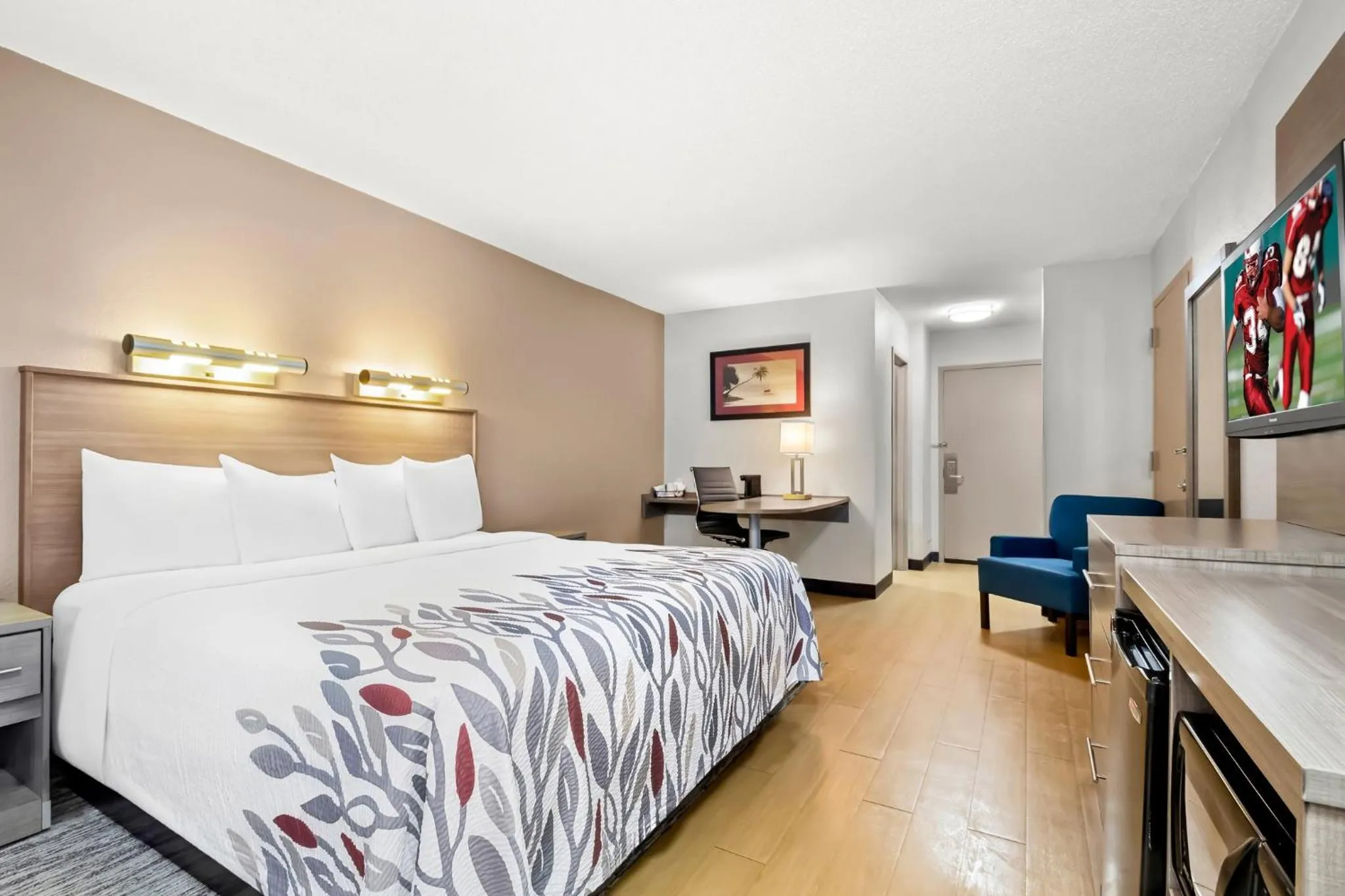 Photo of the whole room, Bed in Red Roof Inn Myrtle Beach Hotel - Market Commons