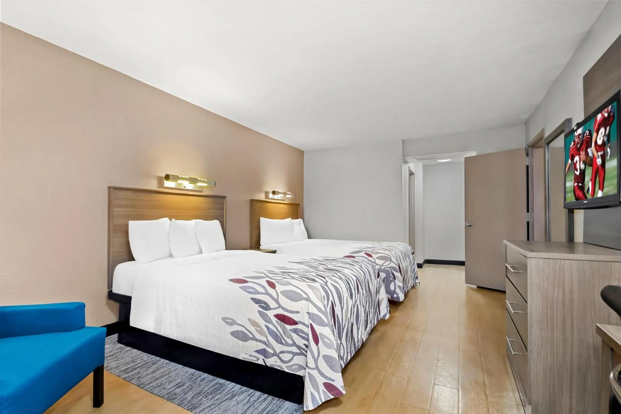 Photo of the whole room, Bed in Red Roof Inn Myrtle Beach Hotel - Market Commons