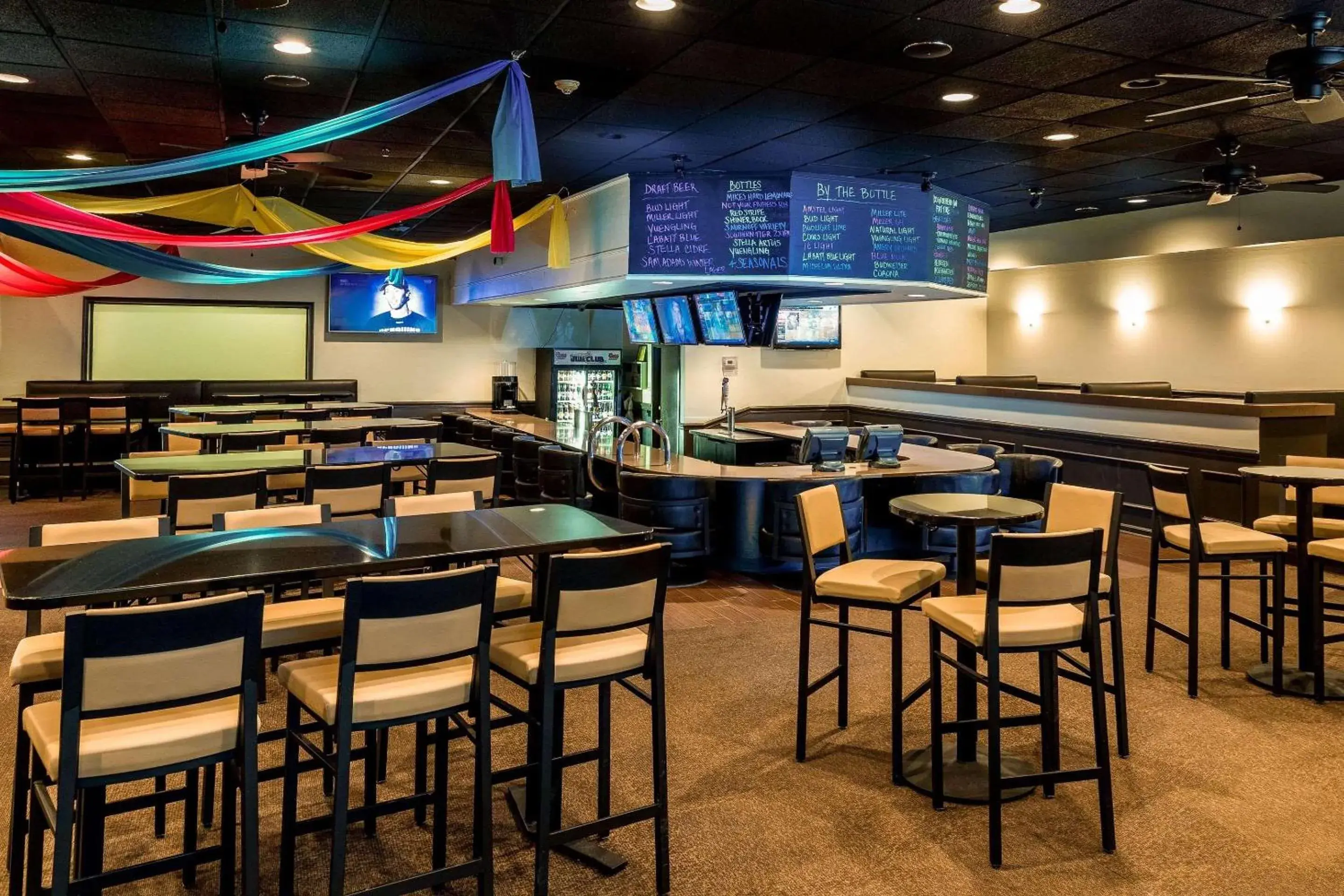 Lounge or bar in Park Inn By Radisson Sharon Lounge or bar in Park Inn By Radisson Sharon