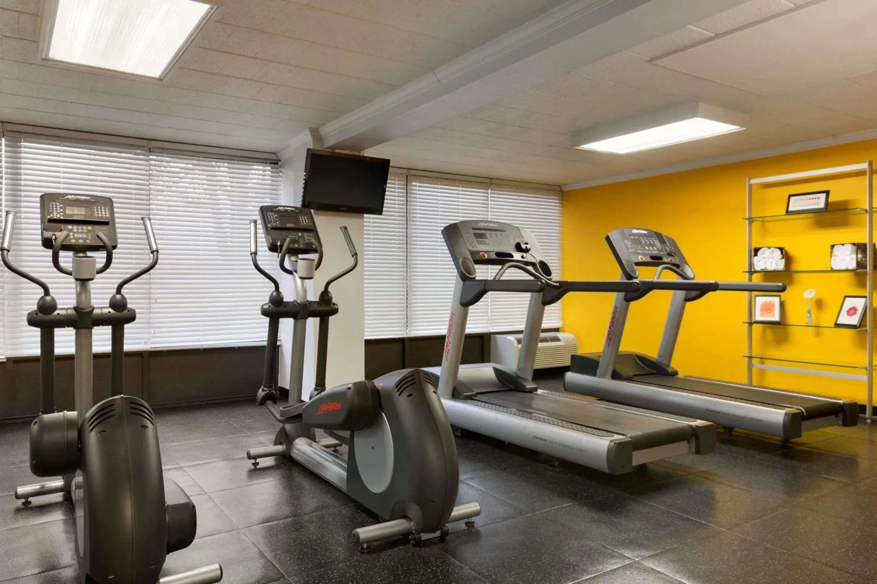 Fitness centre/facilities in Park Inn By Radisson Sharon Fitness centre/facilities in Park Inn By Radisson Sharon