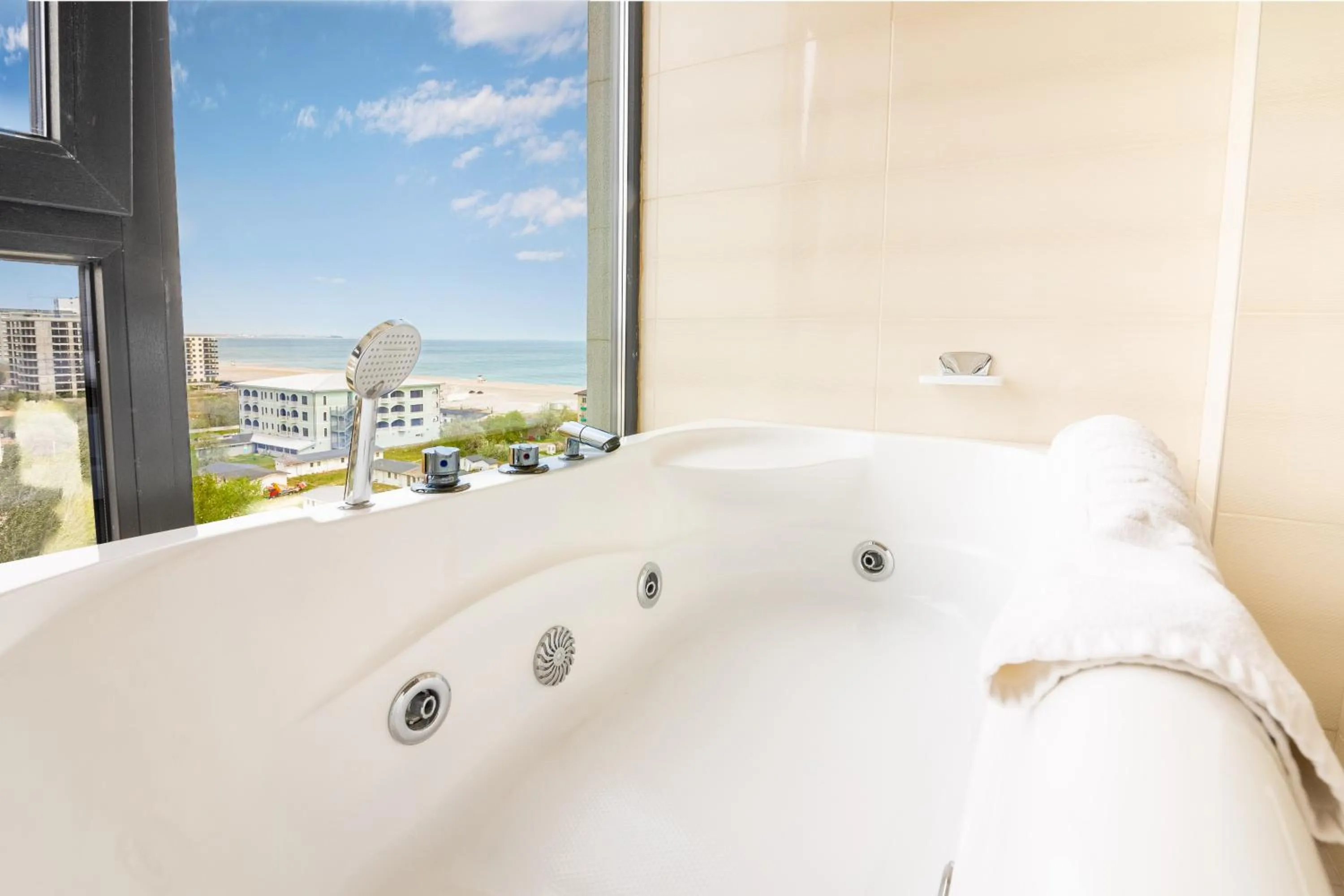 Hot Tub in Miramare Residence Aparthotel