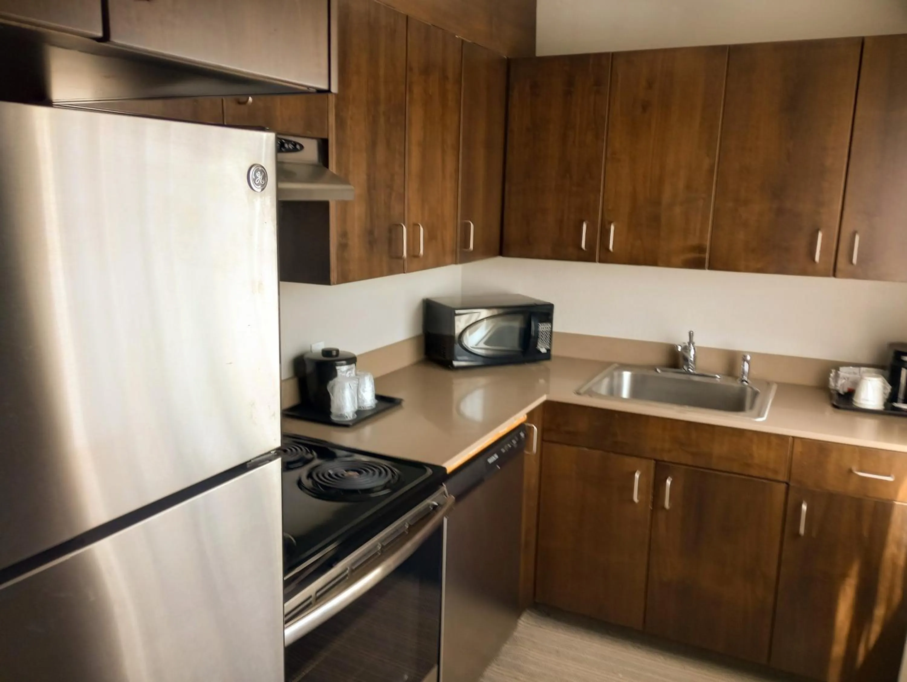 Kitchen or kitchenette in Country Inn & Suites by Radisson, Portland International Airport, OR