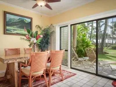 Dining Area in Lae Nani Resort Kauai By Outrigger