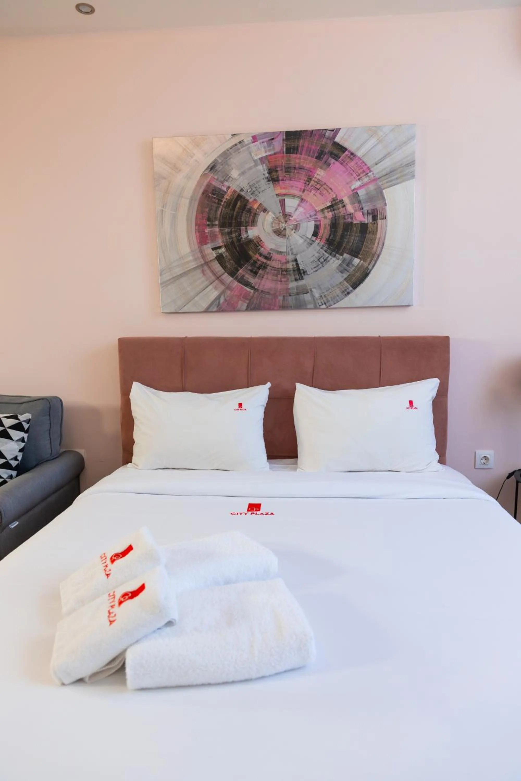 Bed in City Plaza Apartments & Rooms