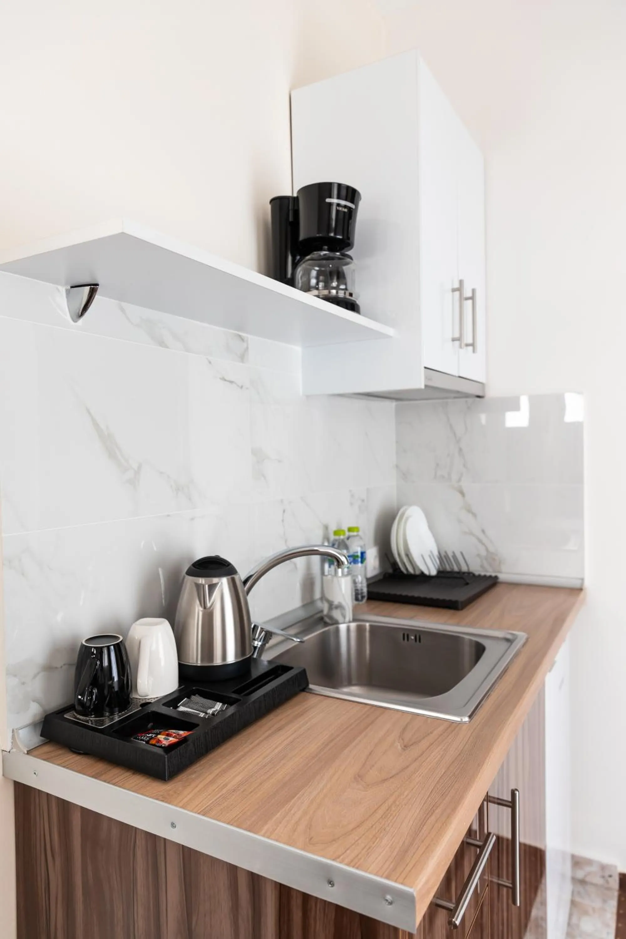 Coffee/tea facilities in City Plaza Apartments & Rooms