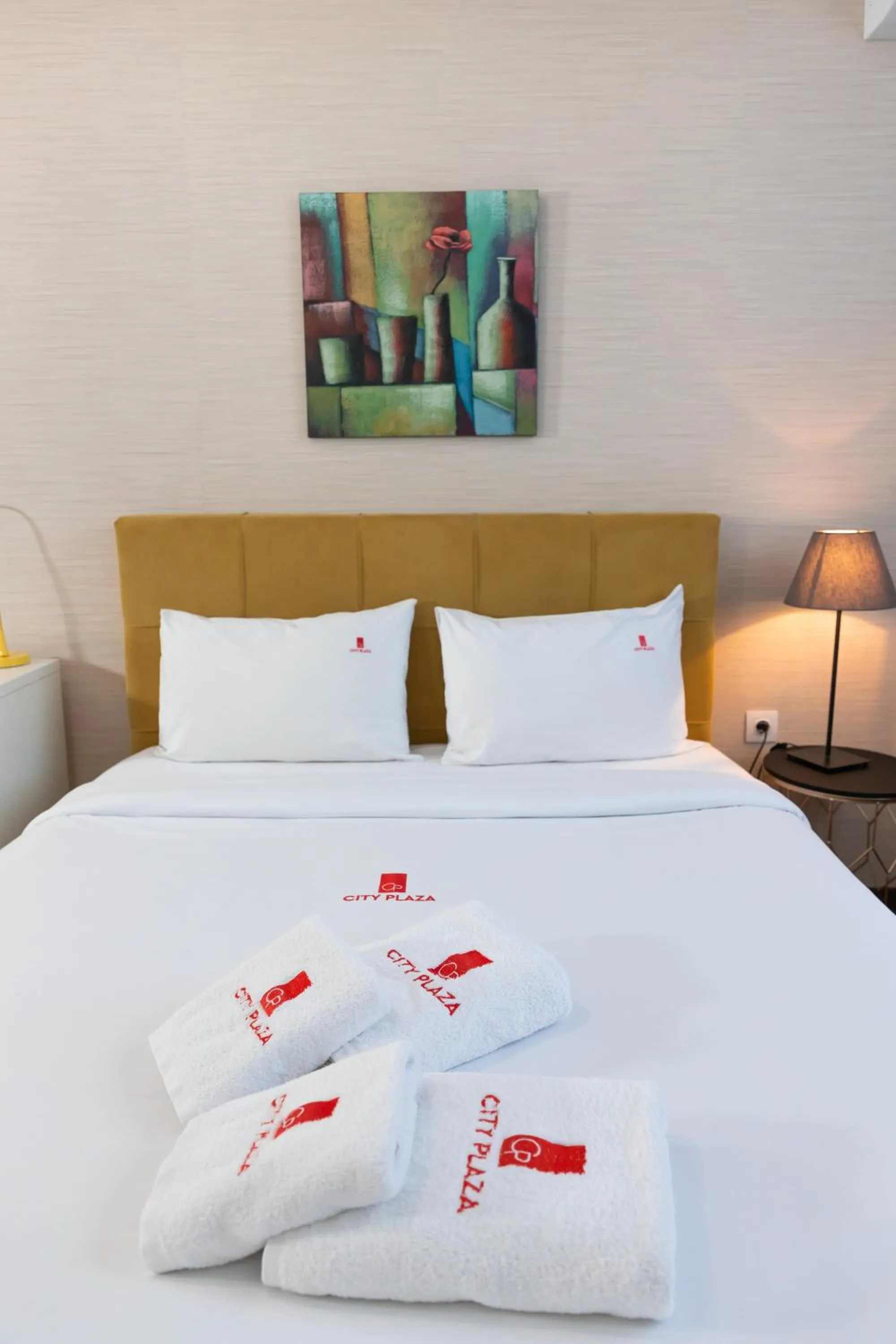 Bed in City Plaza Apartments & Rooms