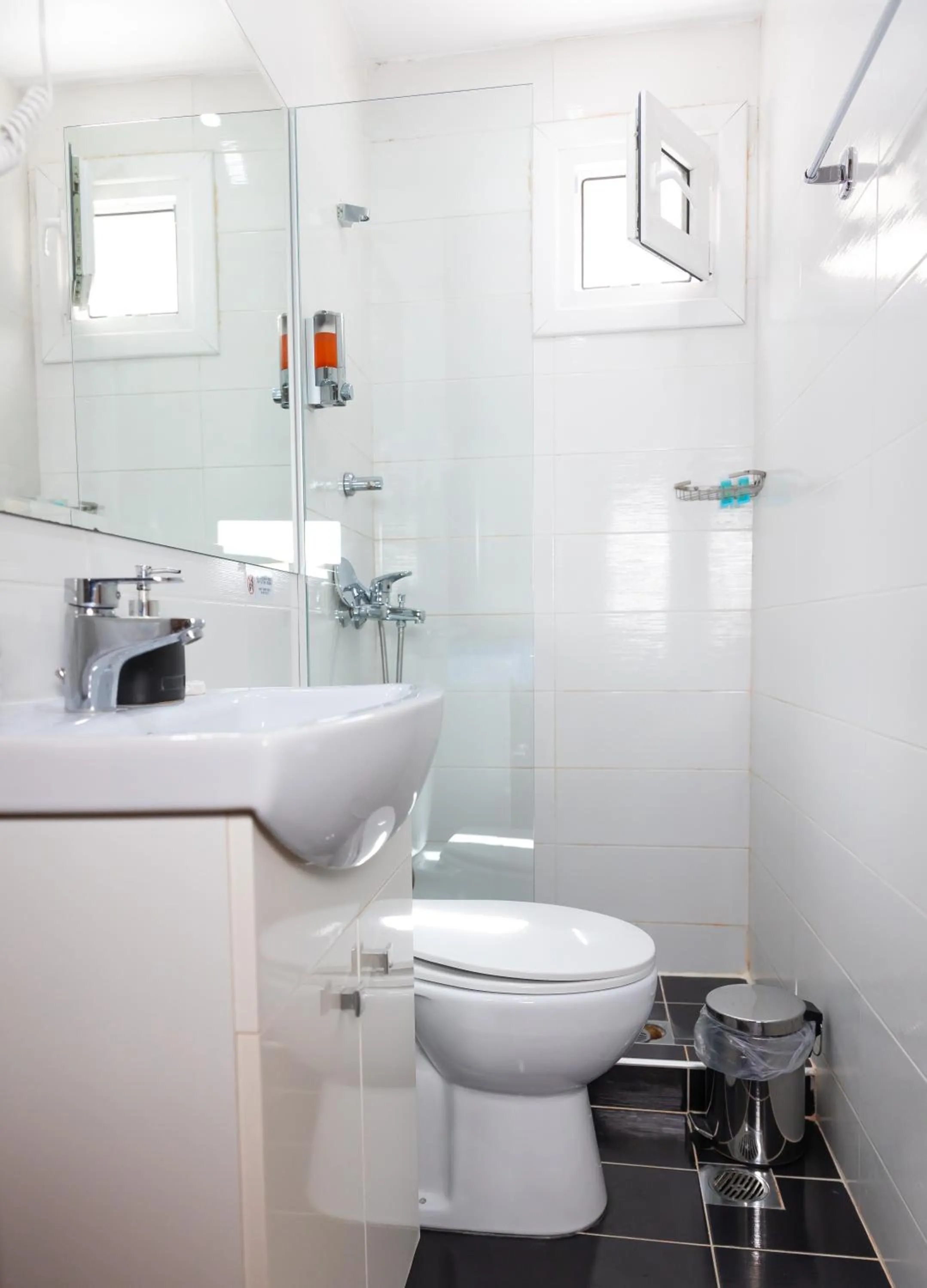 Shower in City Plaza Apartments & Rooms