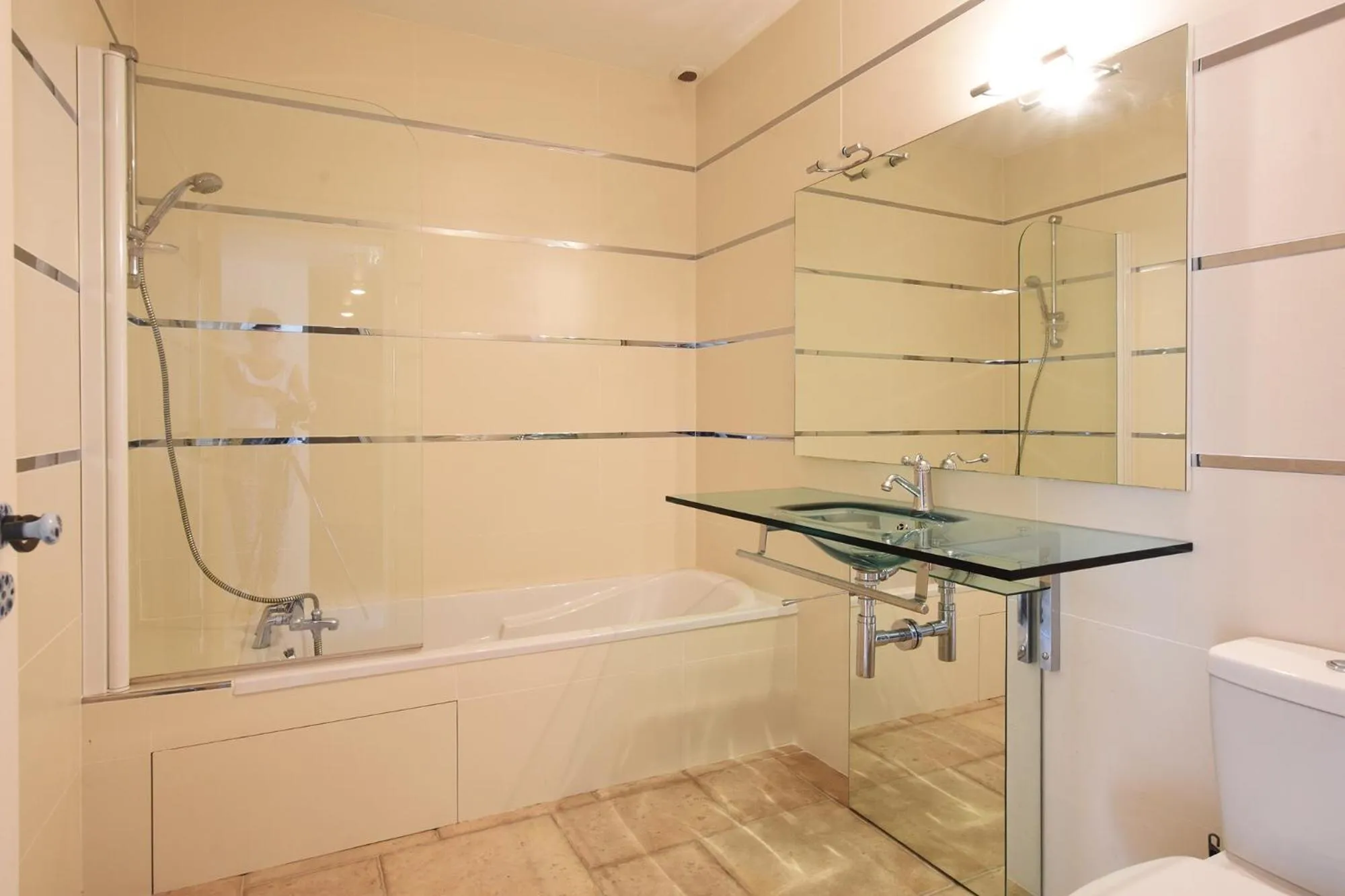 Toilet in Villa Mer 4 Etoiles - 90 M de la mer Sea and Mountain Pleasure