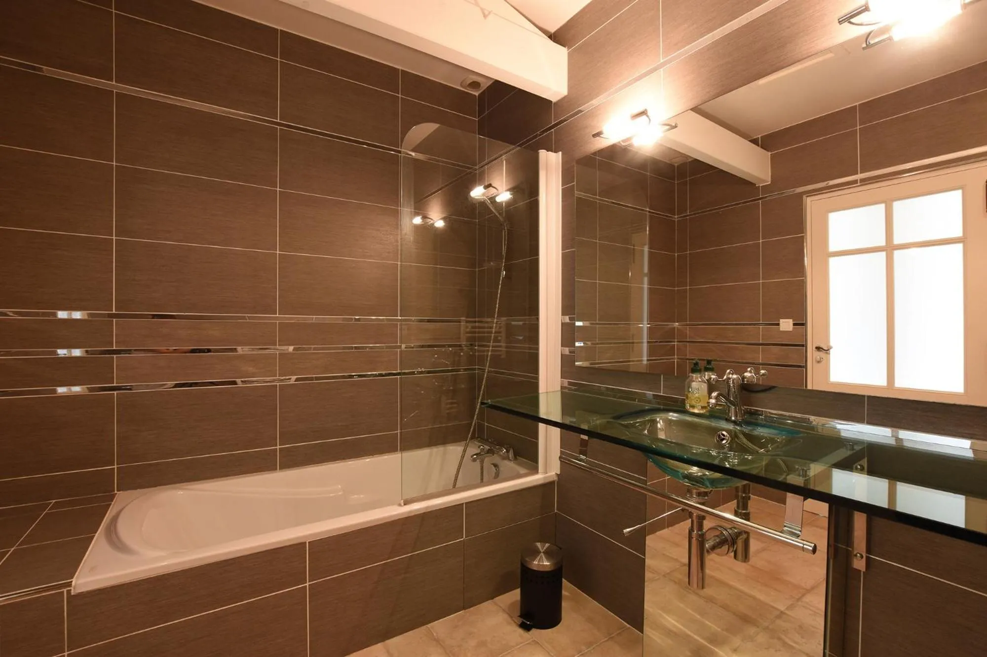 Toilet in Villa Mer 4 Etoiles - 90 M de la mer Sea and Mountain Pleasure