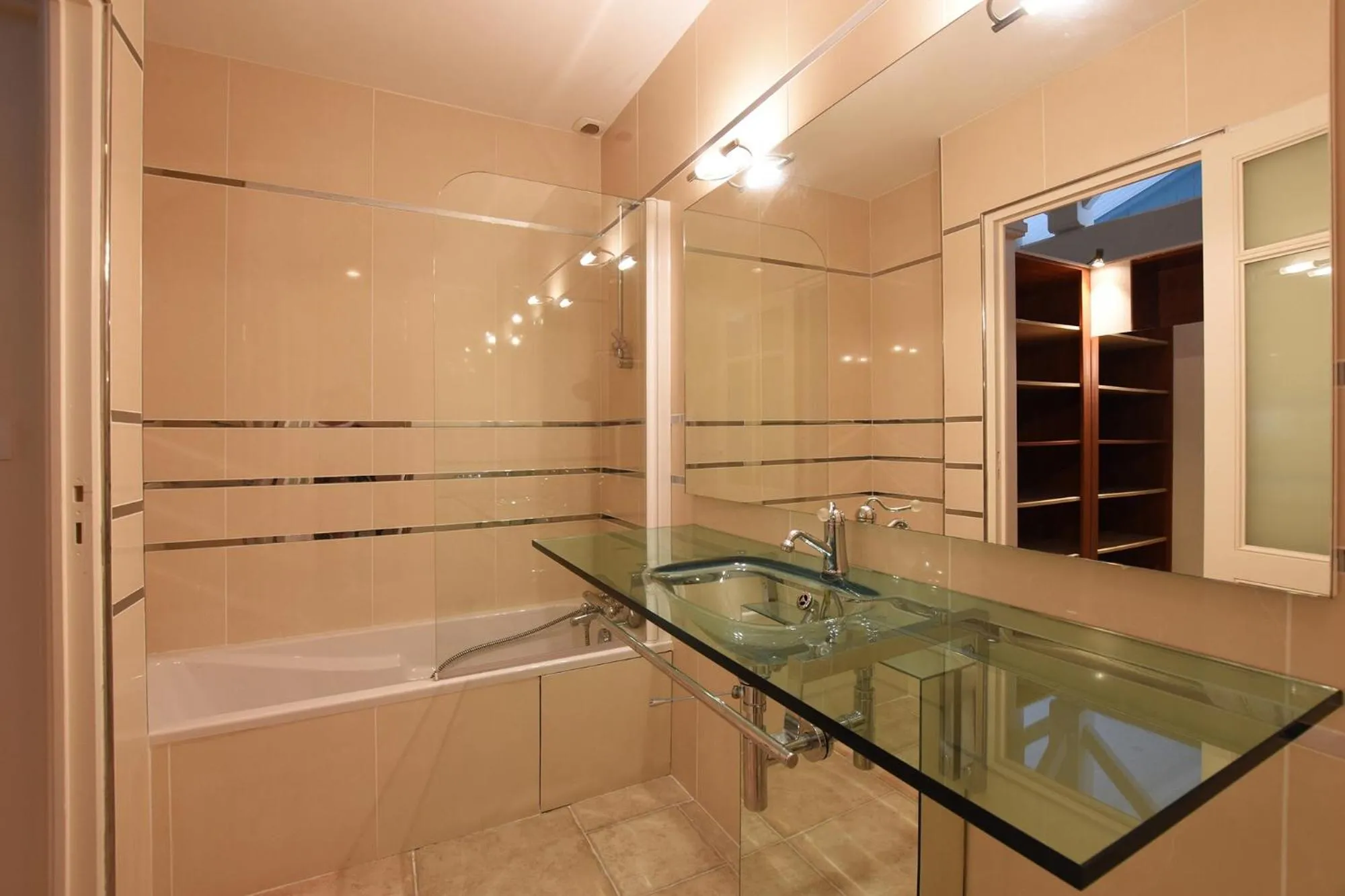 Toilet in Villa Mer 4 Etoiles - 90 M de la mer Sea and Mountain Pleasure