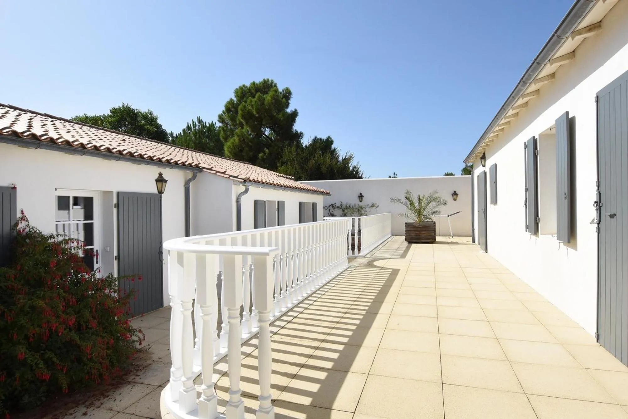 Patio in Villa Mer 4 Etoiles - 90 M de la mer Sea and Mountain Pleasure