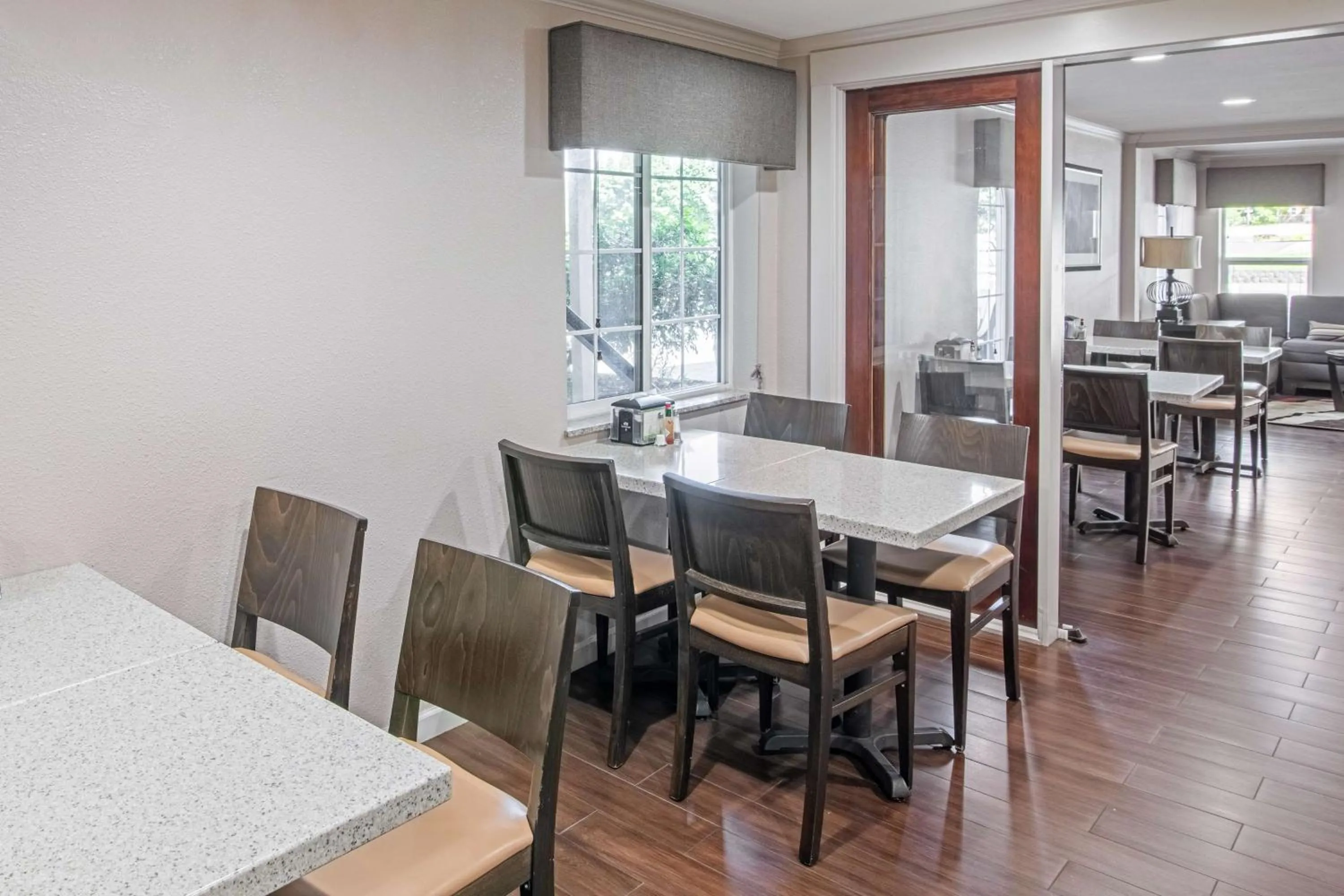 Breakfast in Best Western Skyline Motor Lodge