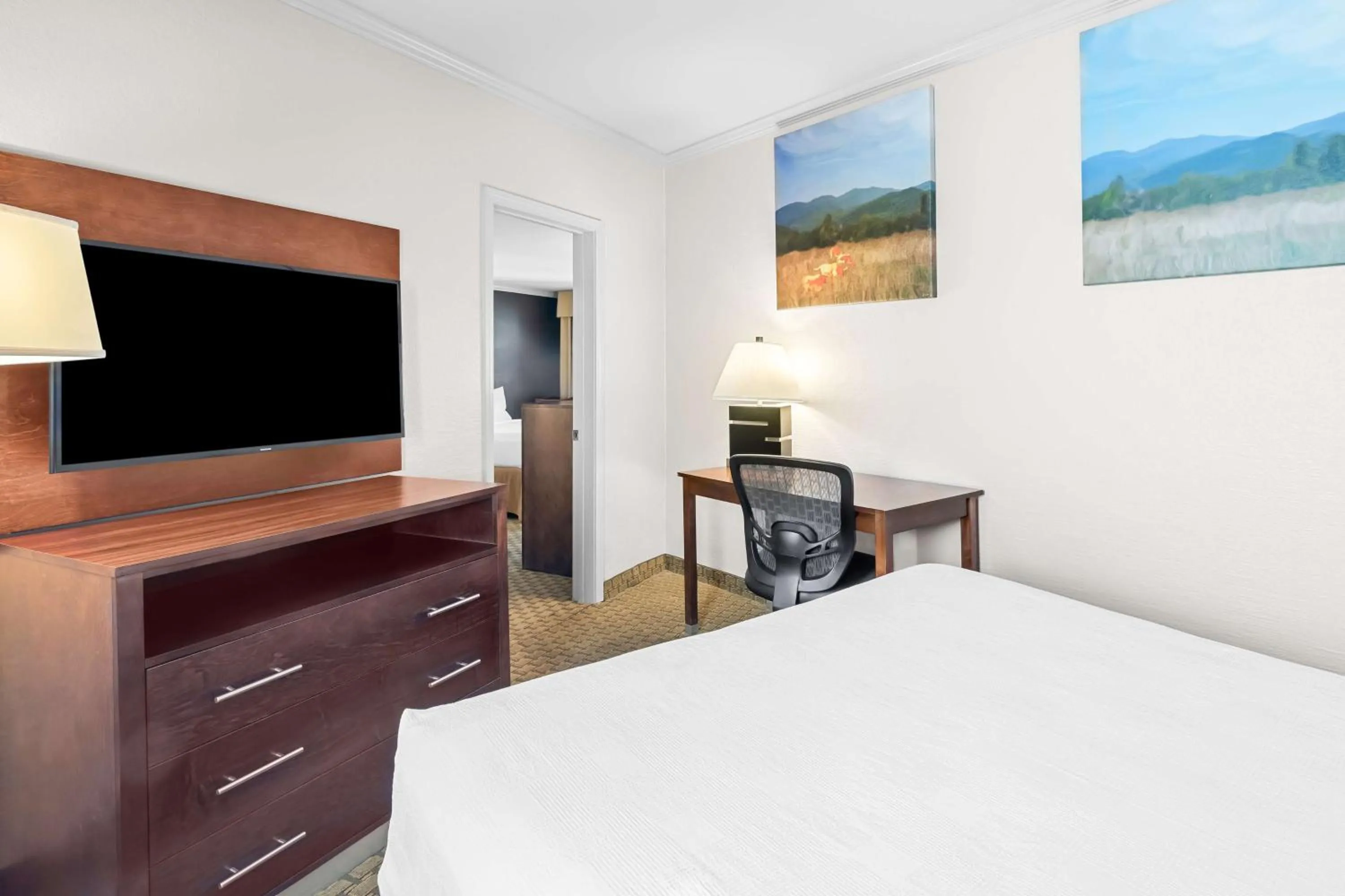 Bedroom, Bed in Best Western Skyline Motor Lodge