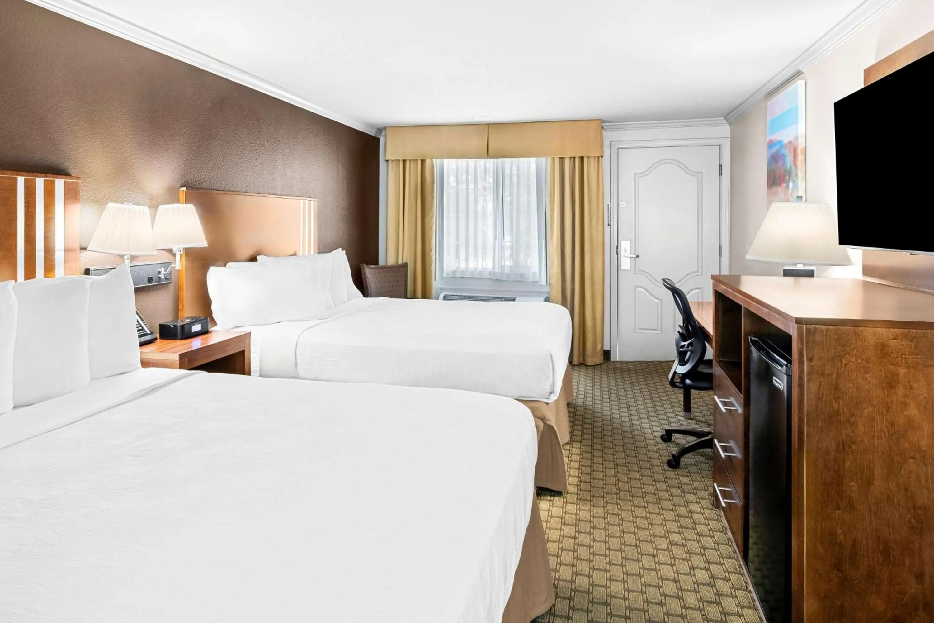 Bedroom, Bed in Best Western Skyline Motor Lodge