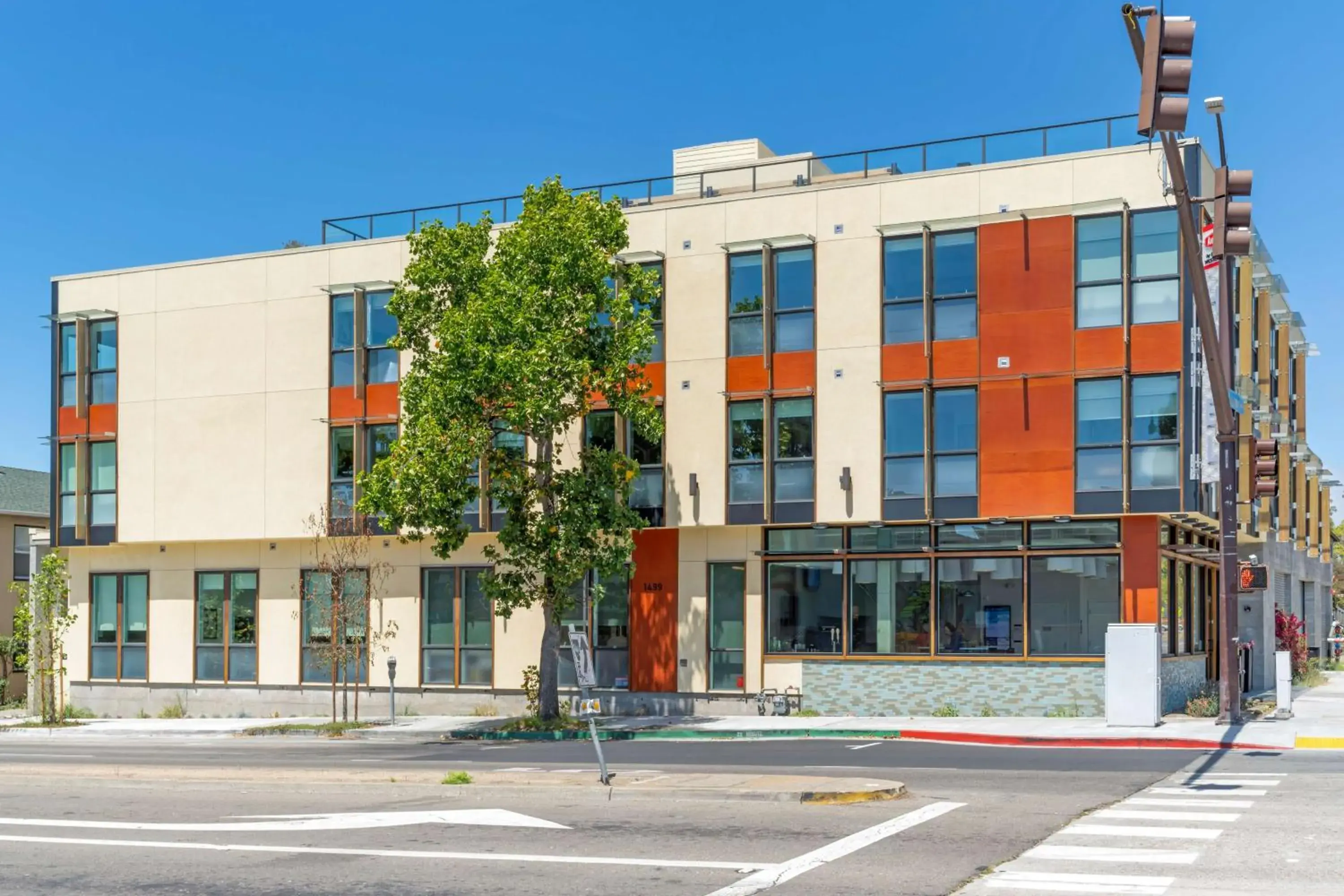 Property building in Aiden by Best Western Berkeley Property building in Aiden by Best Western Berkeley