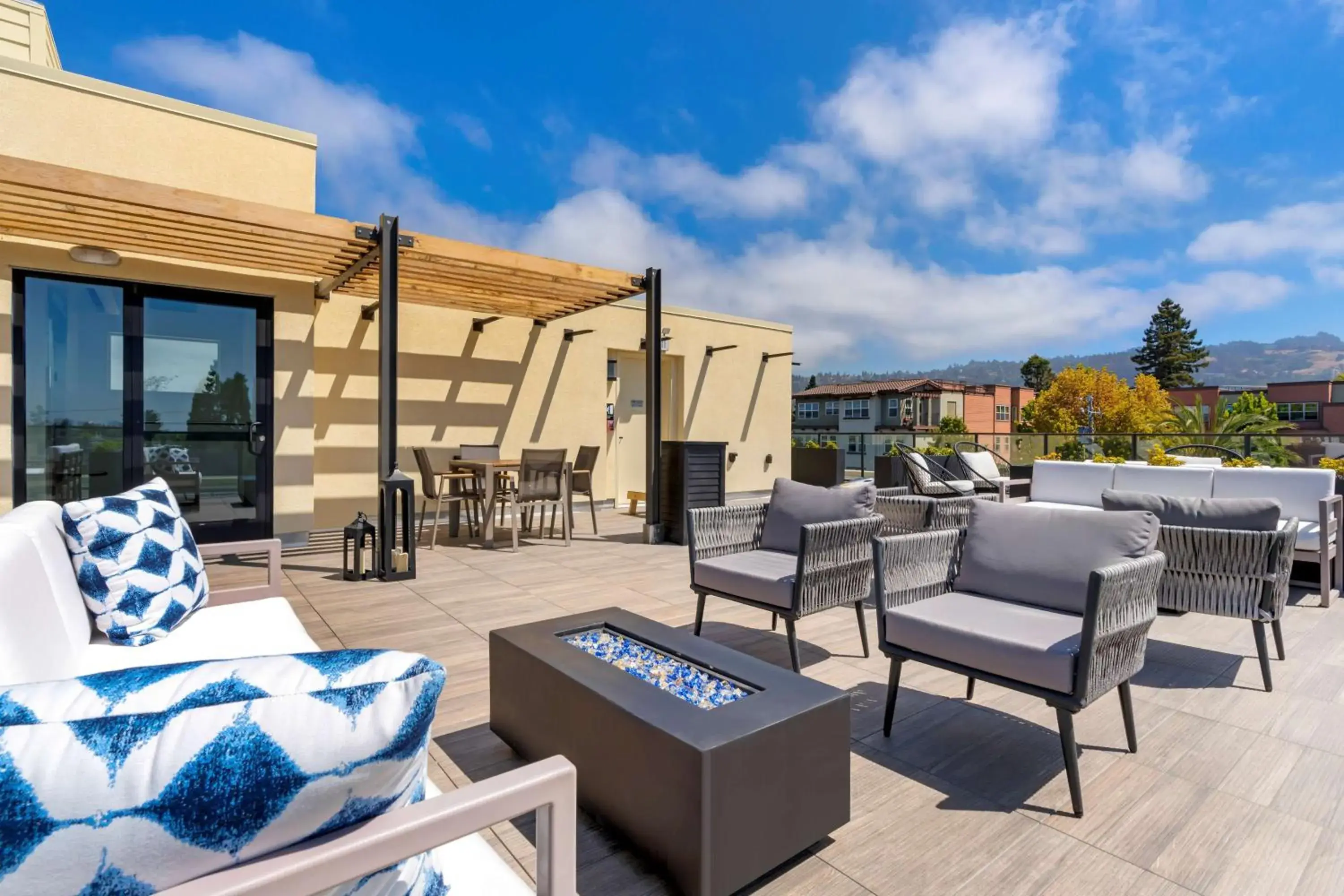 Lounge or bar in Aiden by Best Western Berkeley Lounge or bar in Aiden by Best Western Berkeley