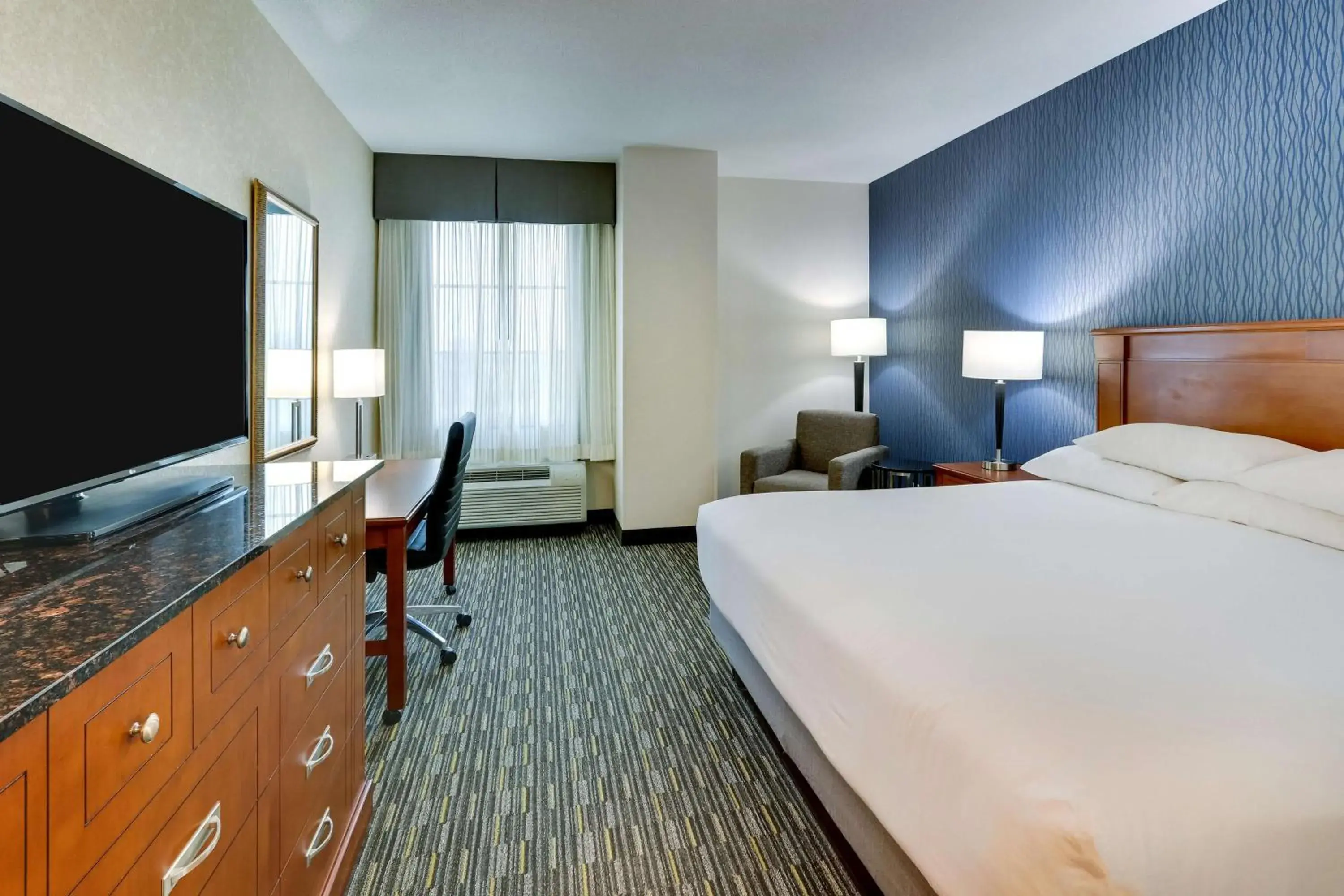 Bedroom, Bed in Drury Inn & Suites Sikeston Bedroom, Bed in Drury Inn & Suites Sikeston