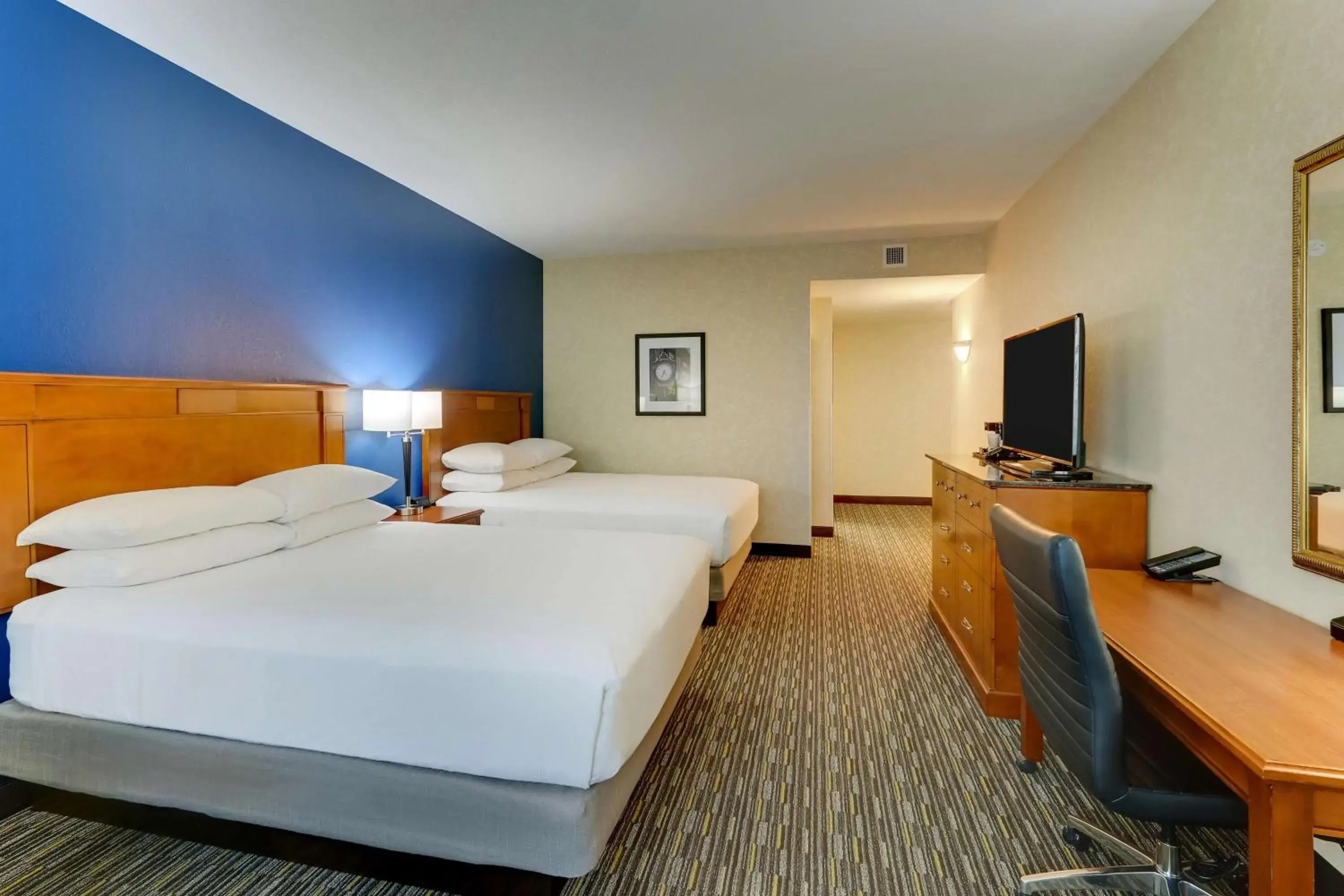 Superior Queen Room with Two Queen Beds in Drury Inn & Suites Sikeston Superior Queen Room with Two Queen Beds in Drury Inn & Suites Sikeston