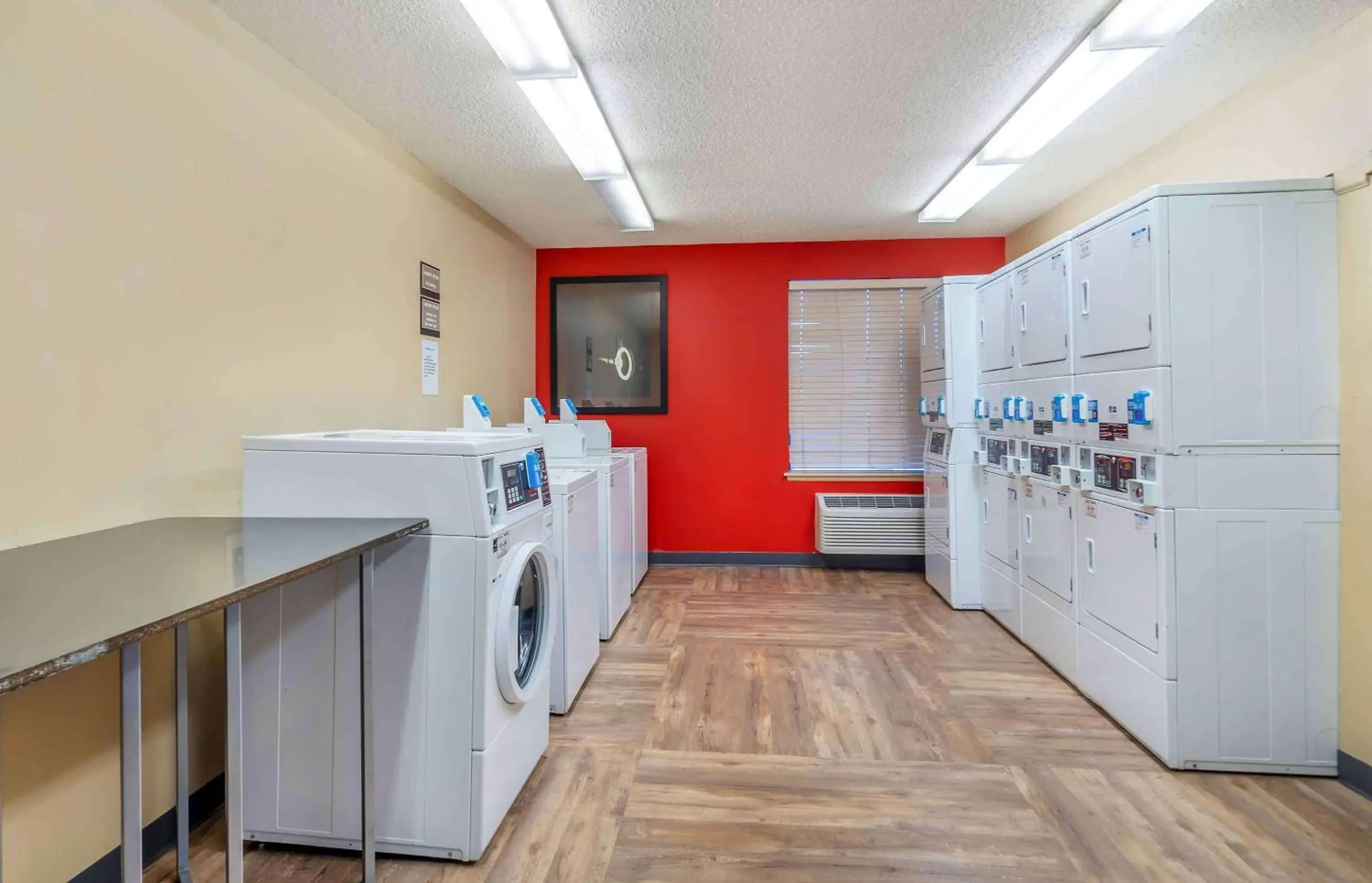 Property building in Extended Stay America Select Suites - Chicago - Downers Grove Property building in Extended Stay America Select Suites - Chicago - Downers Grove