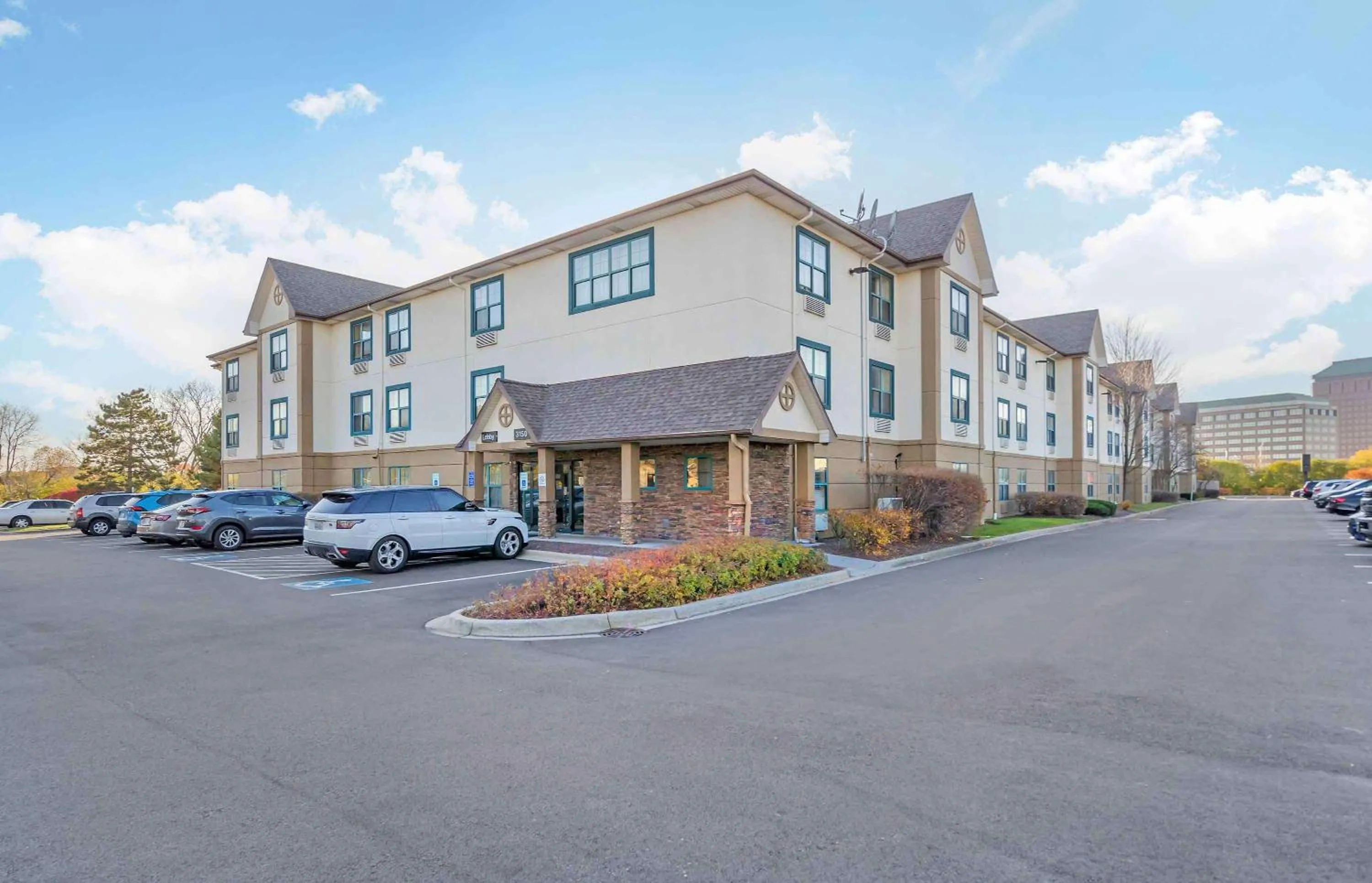 Property building in Extended Stay America Select Suites - Chicago - Downers Grove