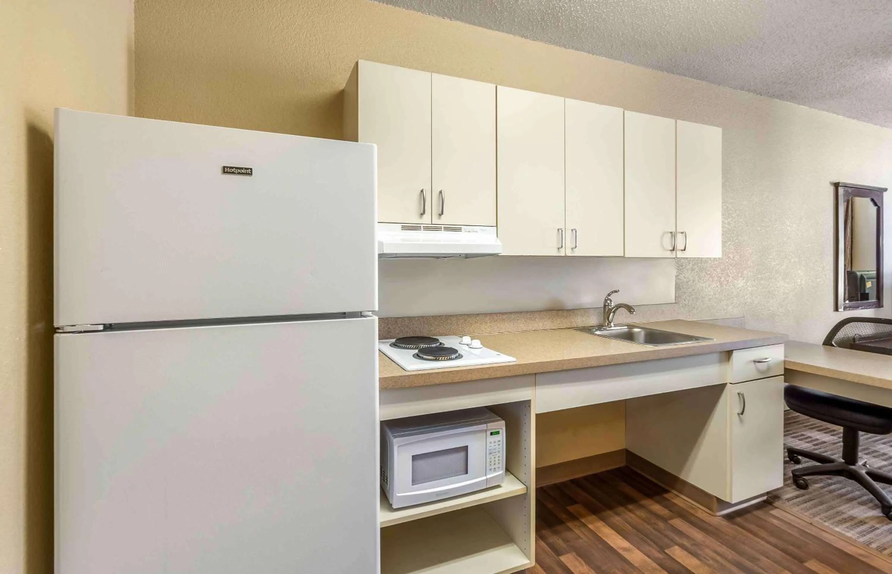 Bedroom in Extended Stay America Select Suites - Chicago - Downers Grove