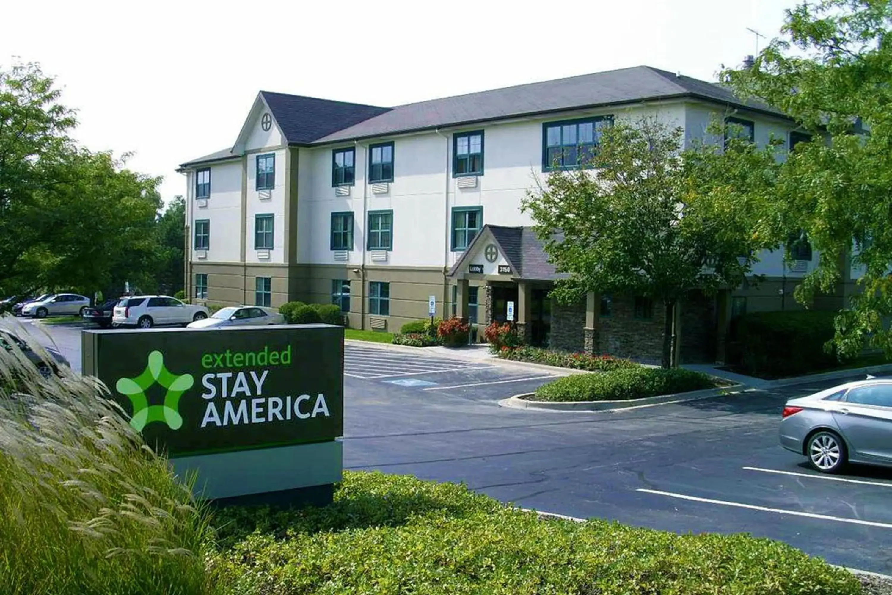 Property building in Extended Stay America Select Suites - Chicago - Downers Grove Property building in Extended Stay America Select Suites - Chicago - Downers Grove