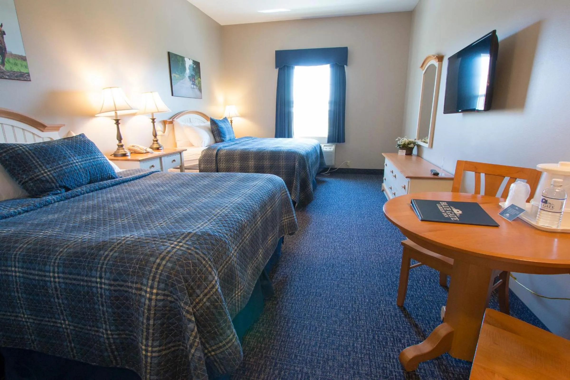 Bed in Blue Gate Garden Inn