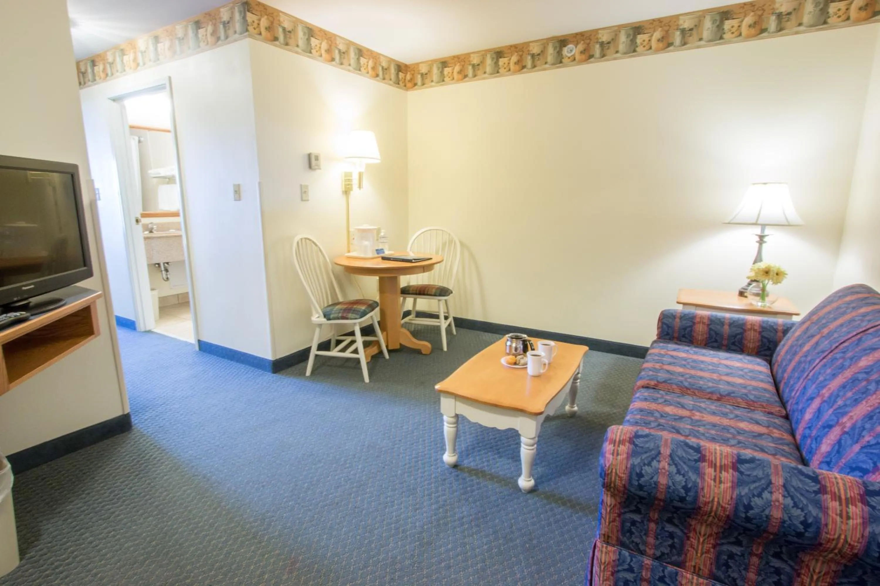 Seating area in Blue Gate Garden Inn