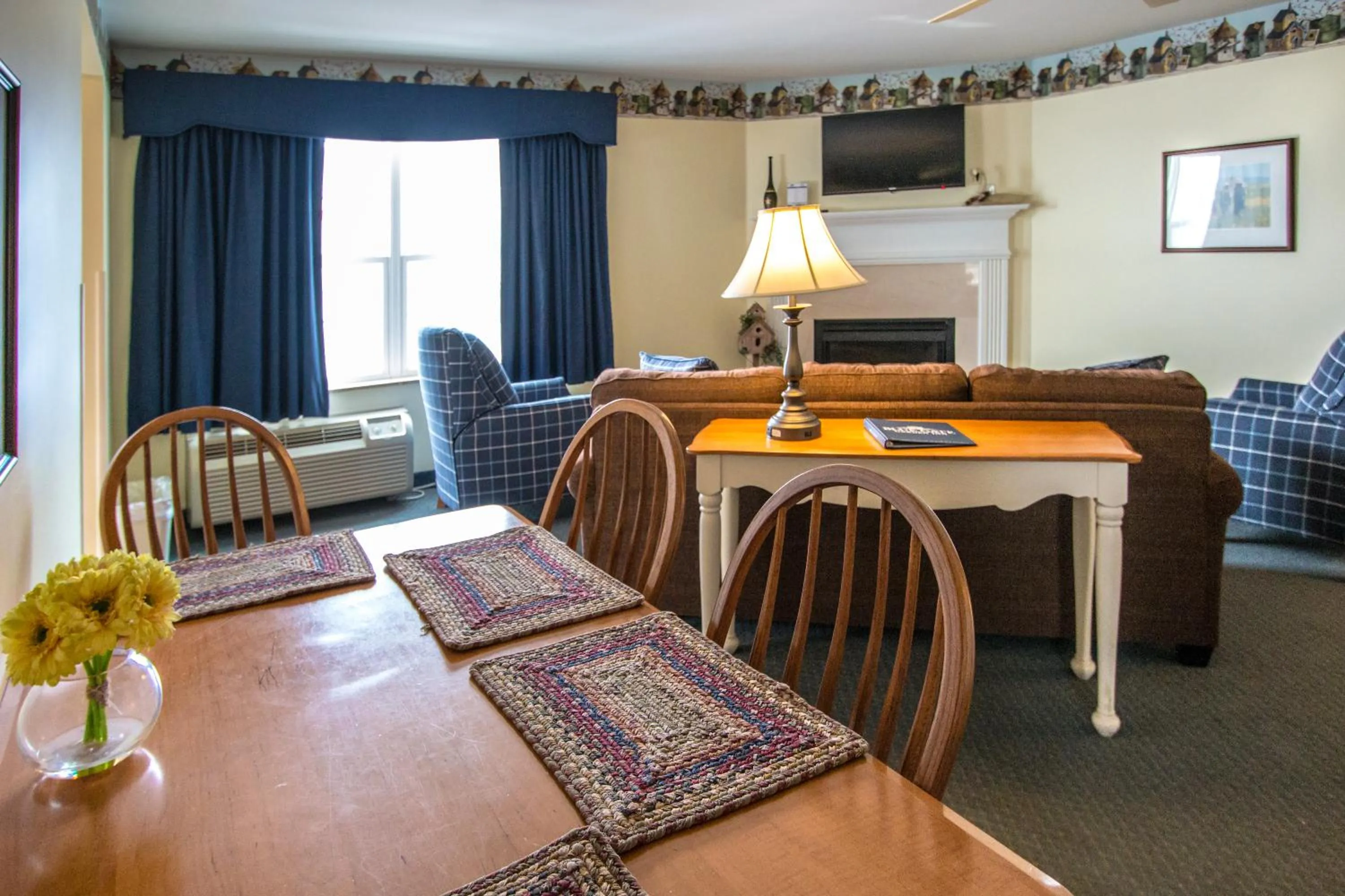 Dining area in Blue Gate Garden Inn
