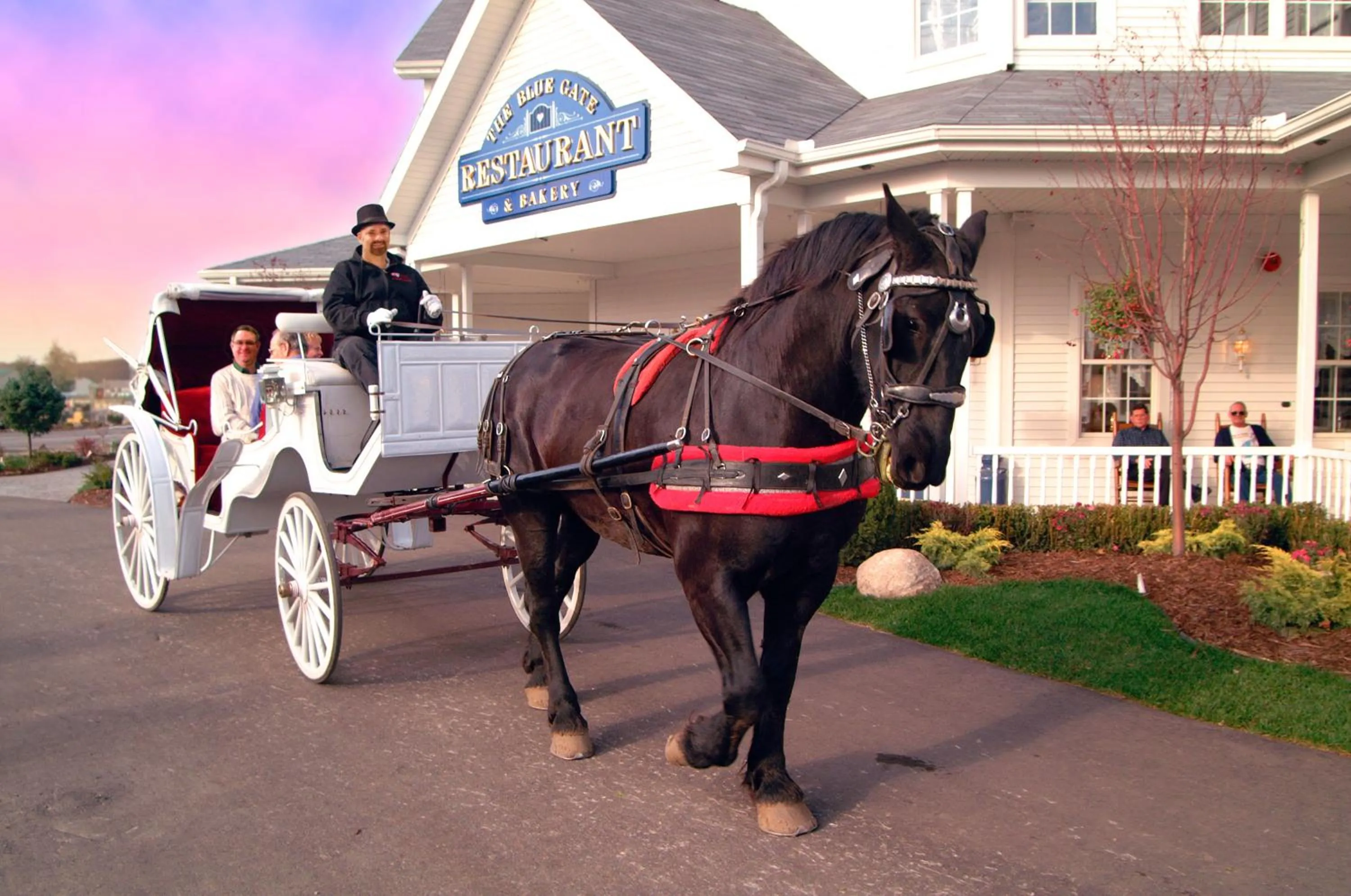 Facade/entrance in Blue Gate Garden Inn