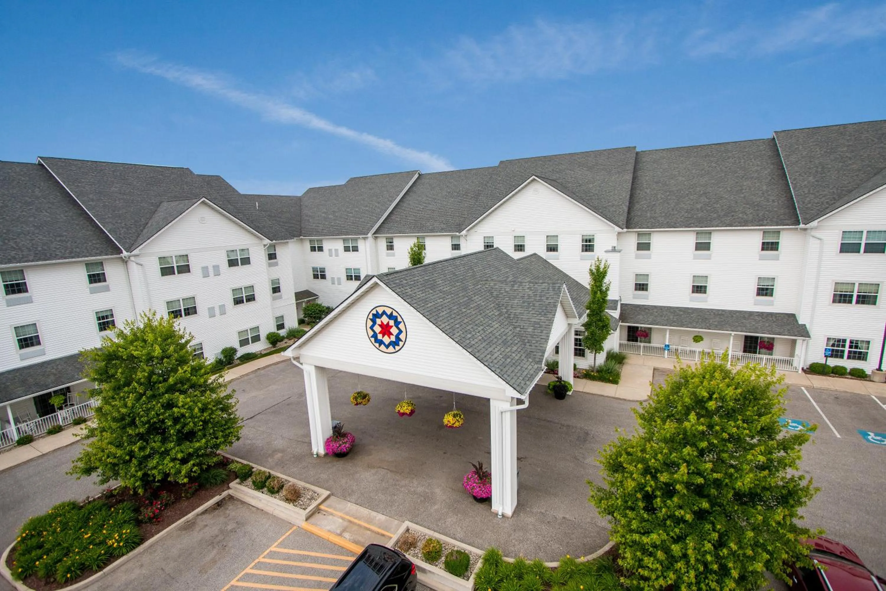 Facade/entrance in Blue Gate Garden Inn